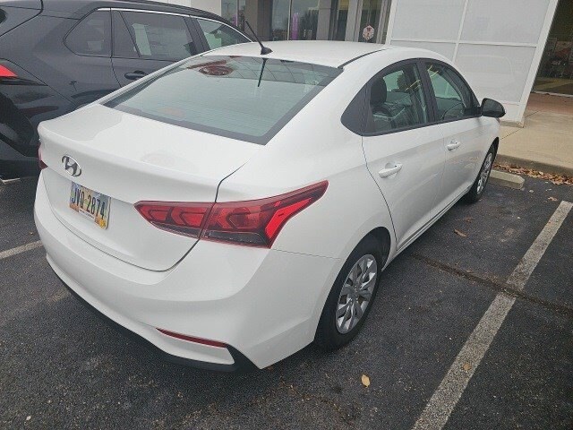 2022 Hyundai Accent SEL photo 2