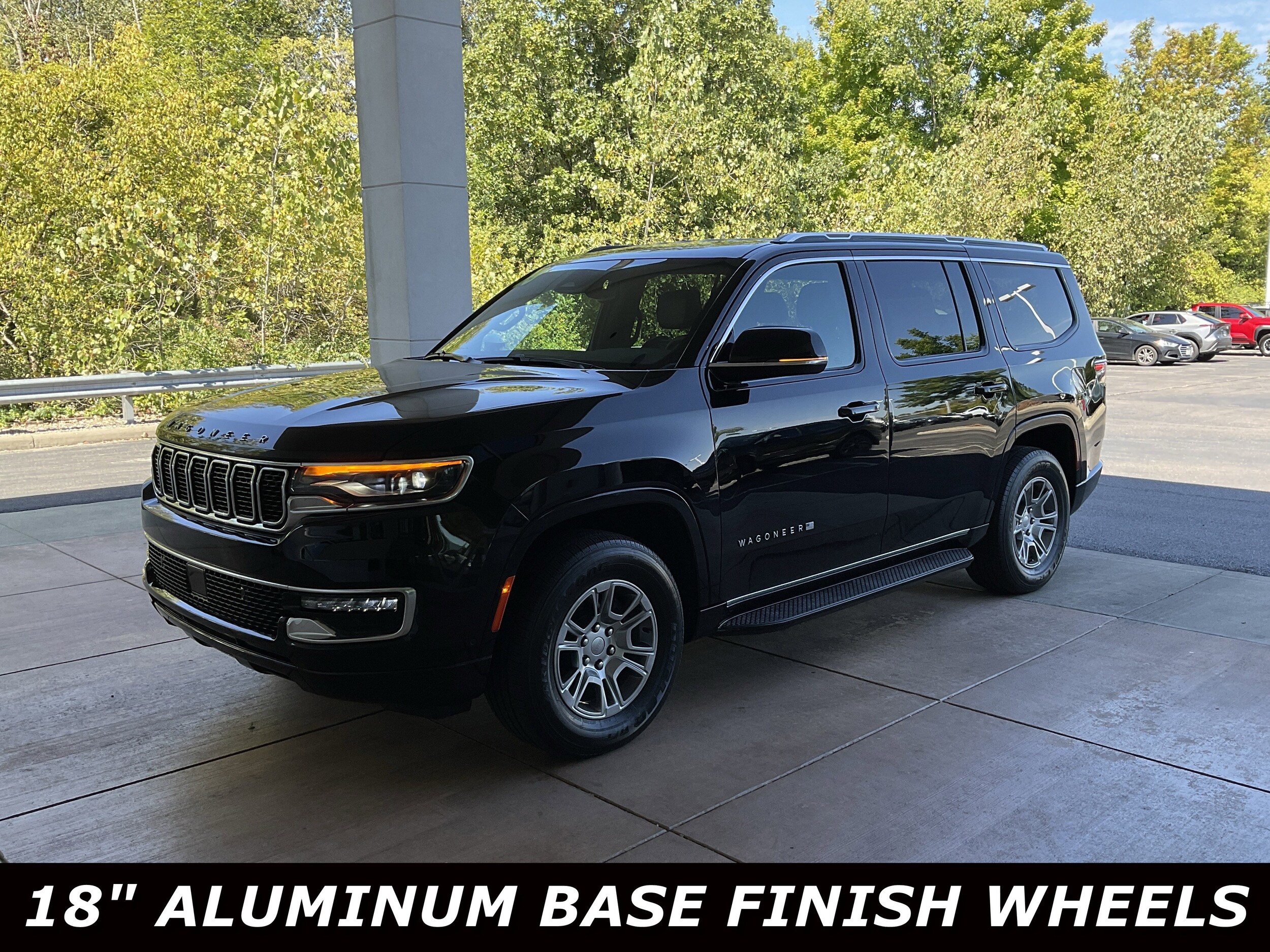 2023 Jeep Wagoneer Base photo 3