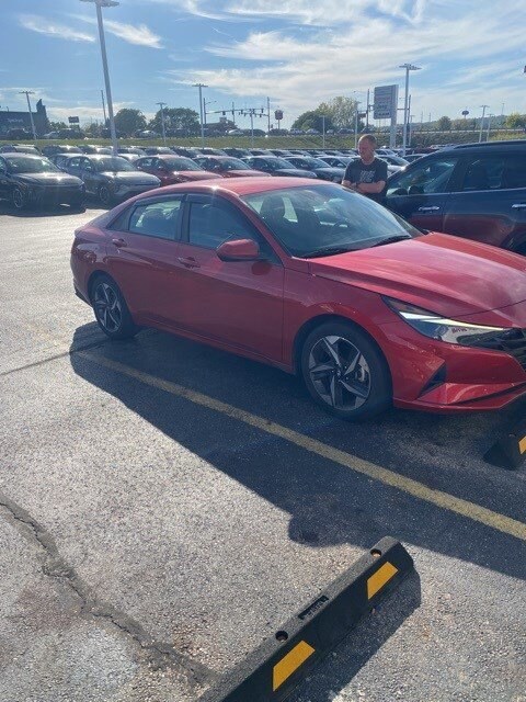 2023 Hyundai Elantra SEL Convenience photo 2