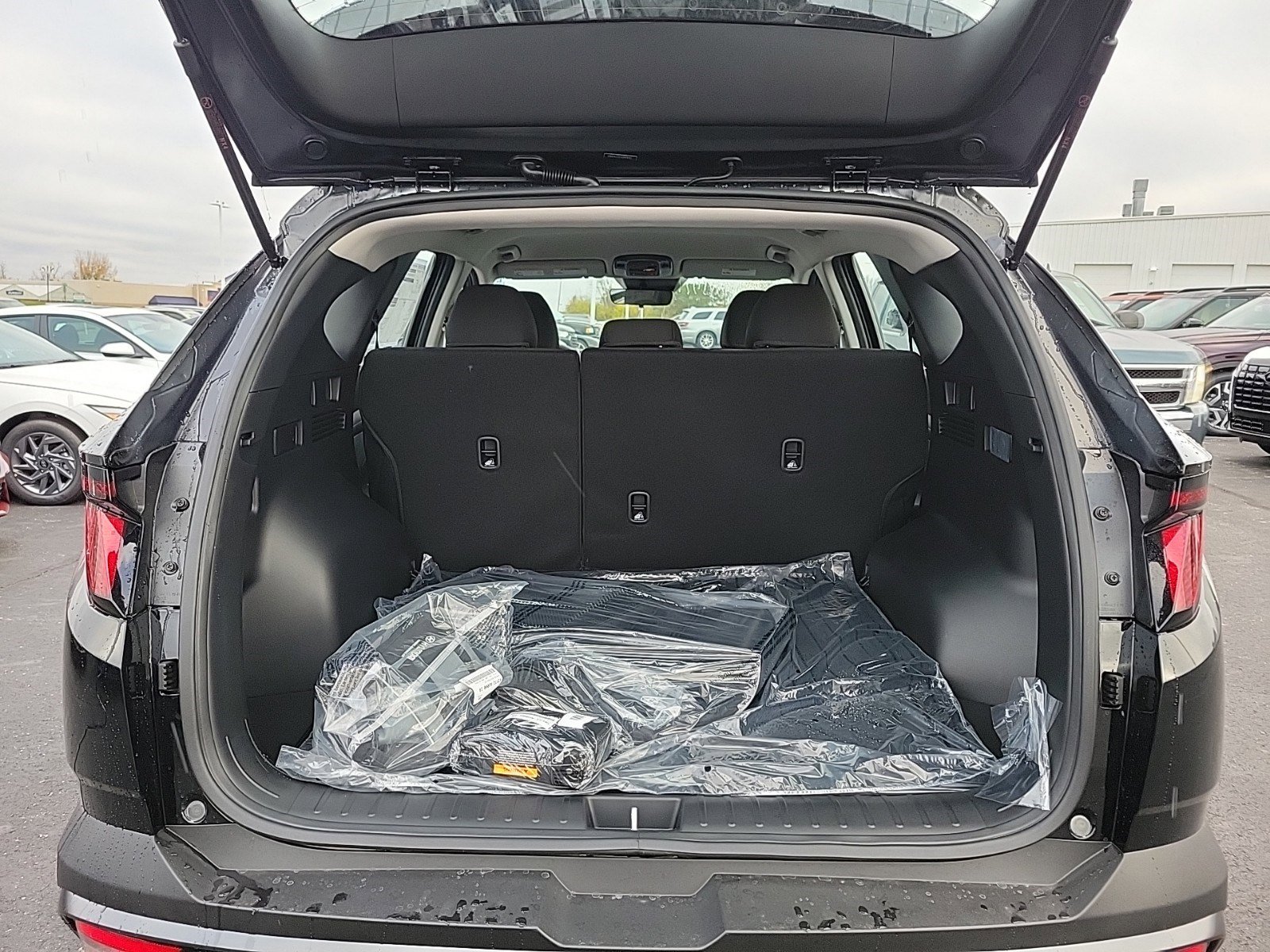 2025 Hyundai Tucson SE photo 2