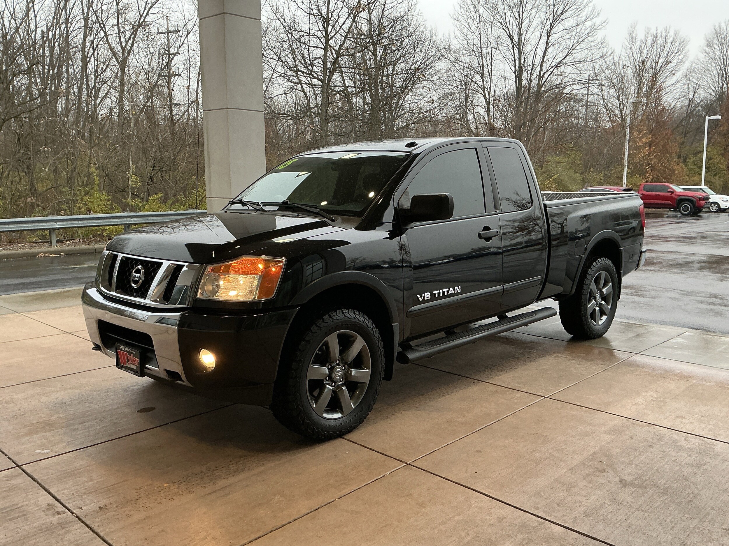 2015 Nissan Titan King Cab SV photo 3