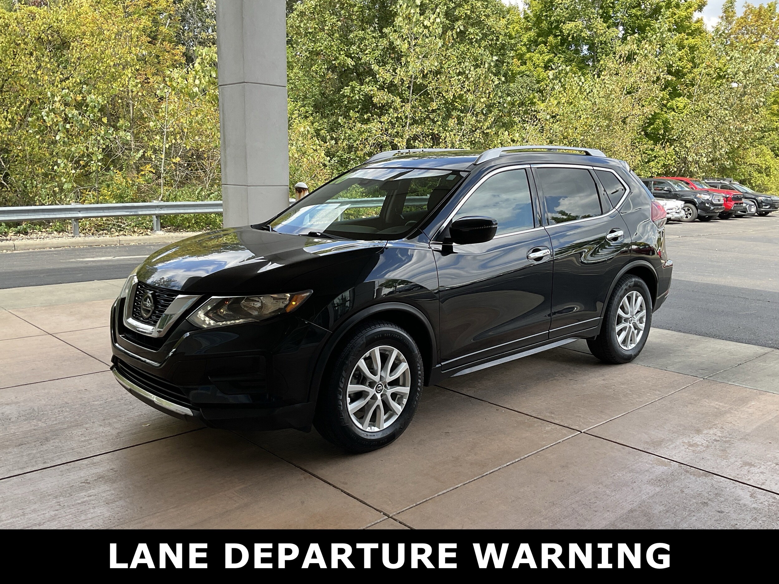 2020 Nissan Rogue SV photo 2
