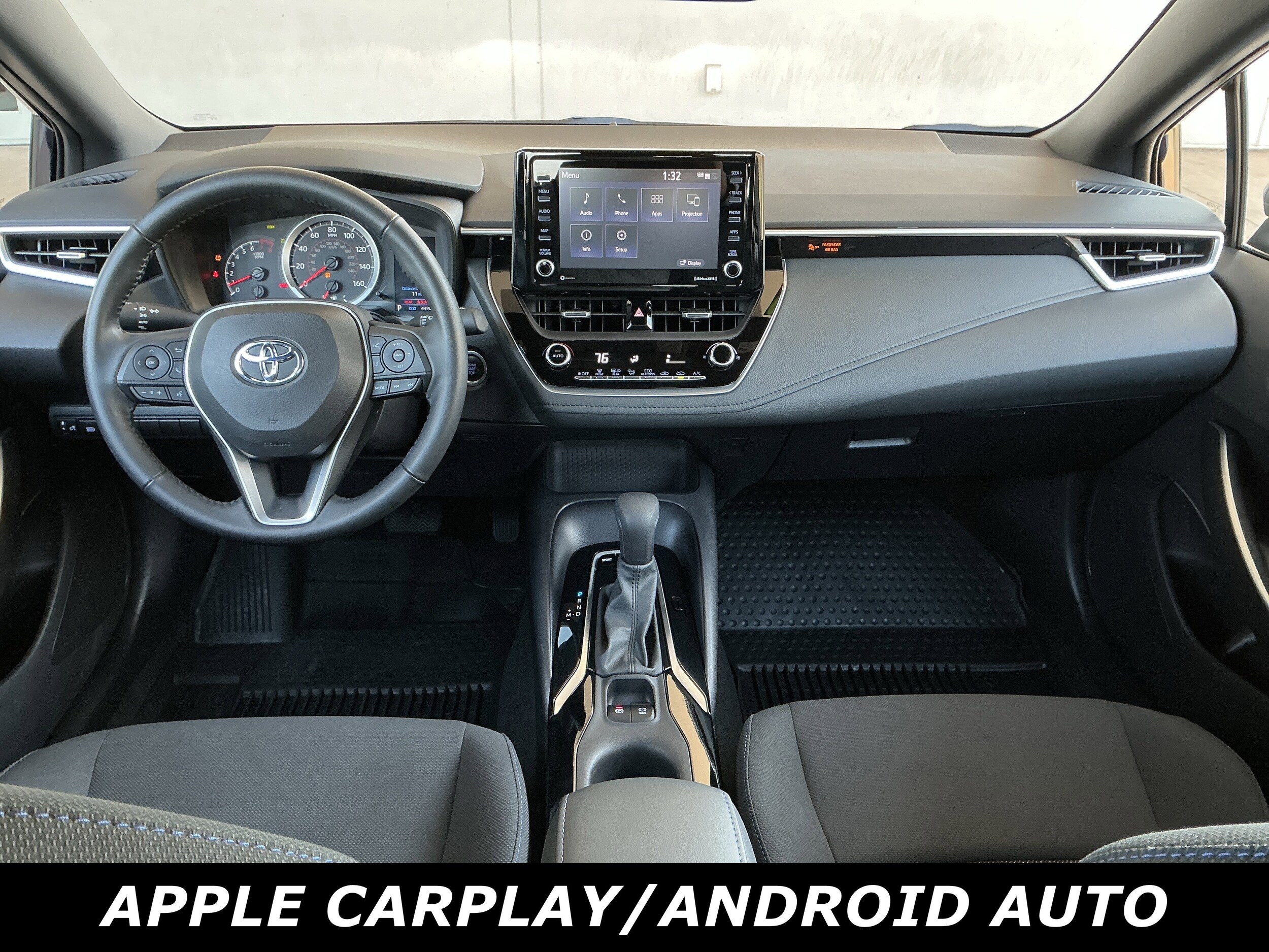 2022 Toyota Corolla SE photo 2