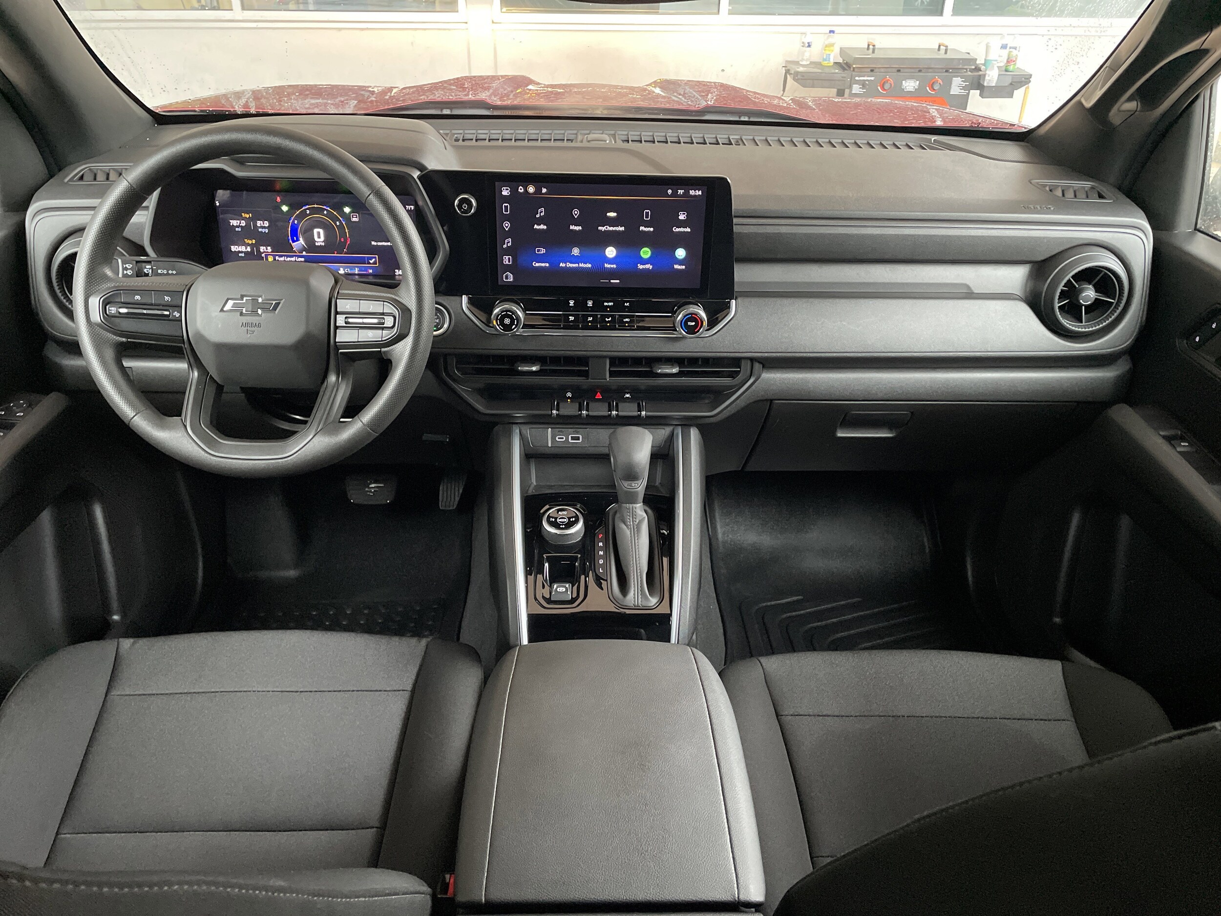 2024 Chevrolet Colorado Trail Boss photo 2