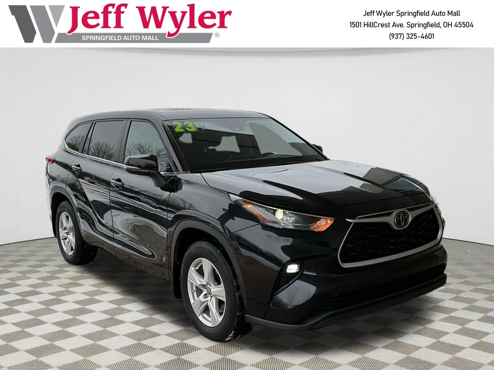 2023 Toyota Highlander LE's photo