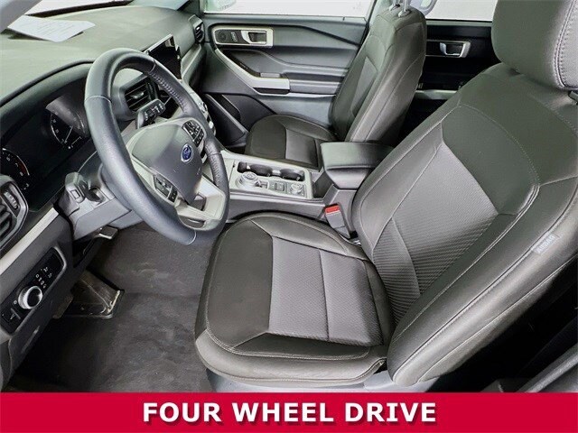 2023 Ford Explorer XLT photo 3
