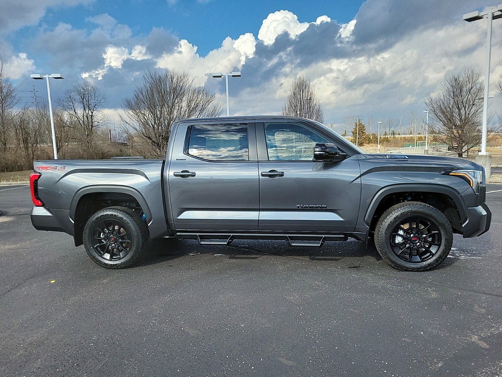 2025 Toyota Tundra Limited photo 3