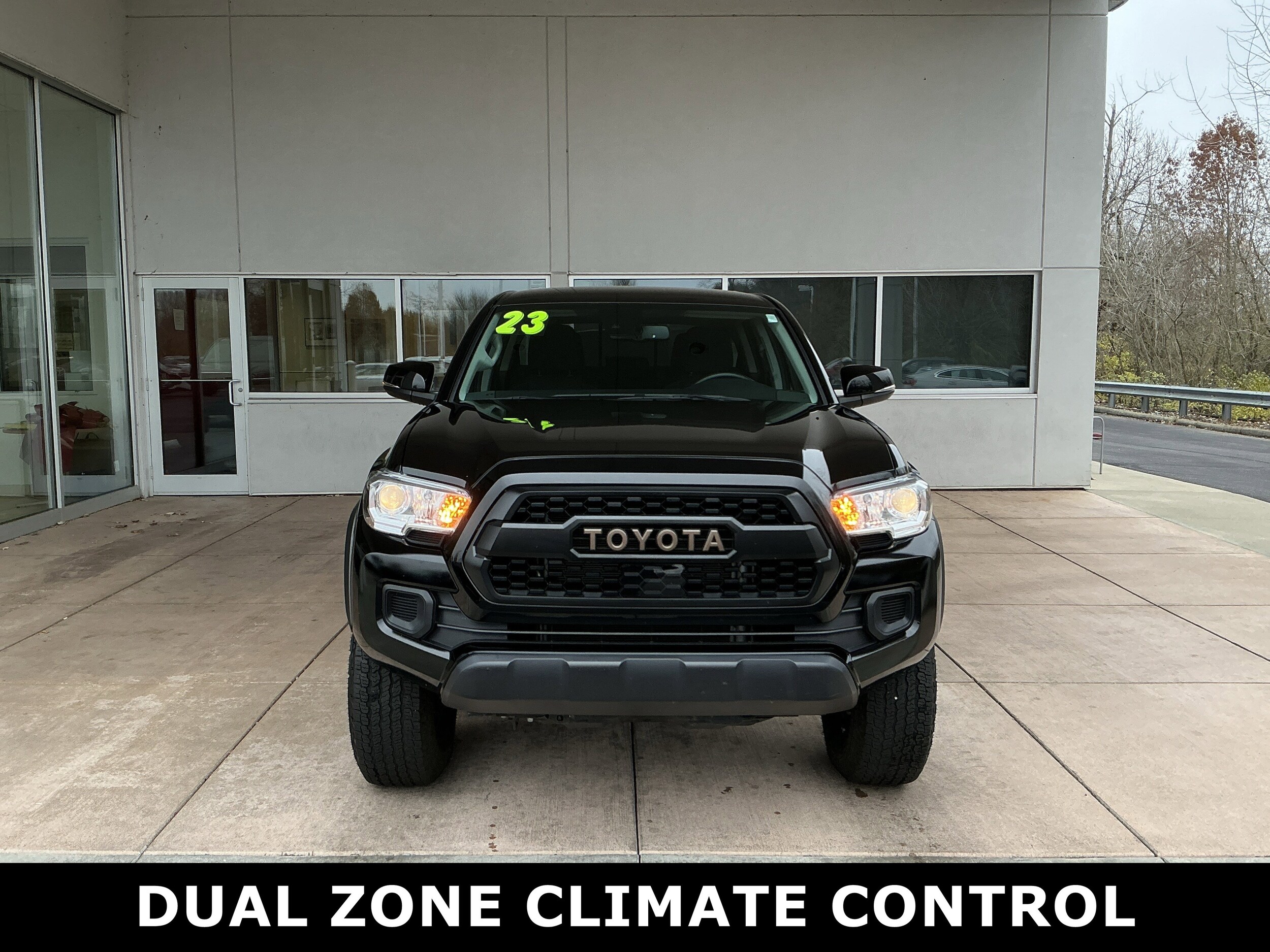 2023 Toyota Tacoma SR5 Double Cab V6 photo 2