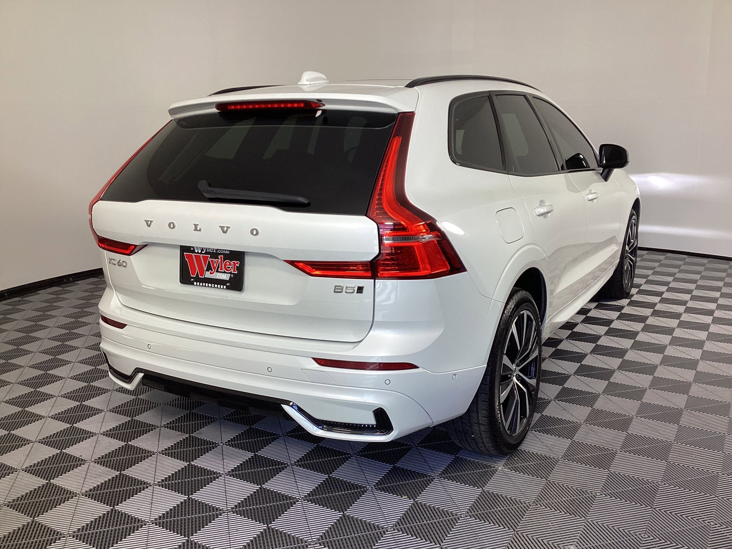 2023 Volvo XC60 B5 Plus photo 3