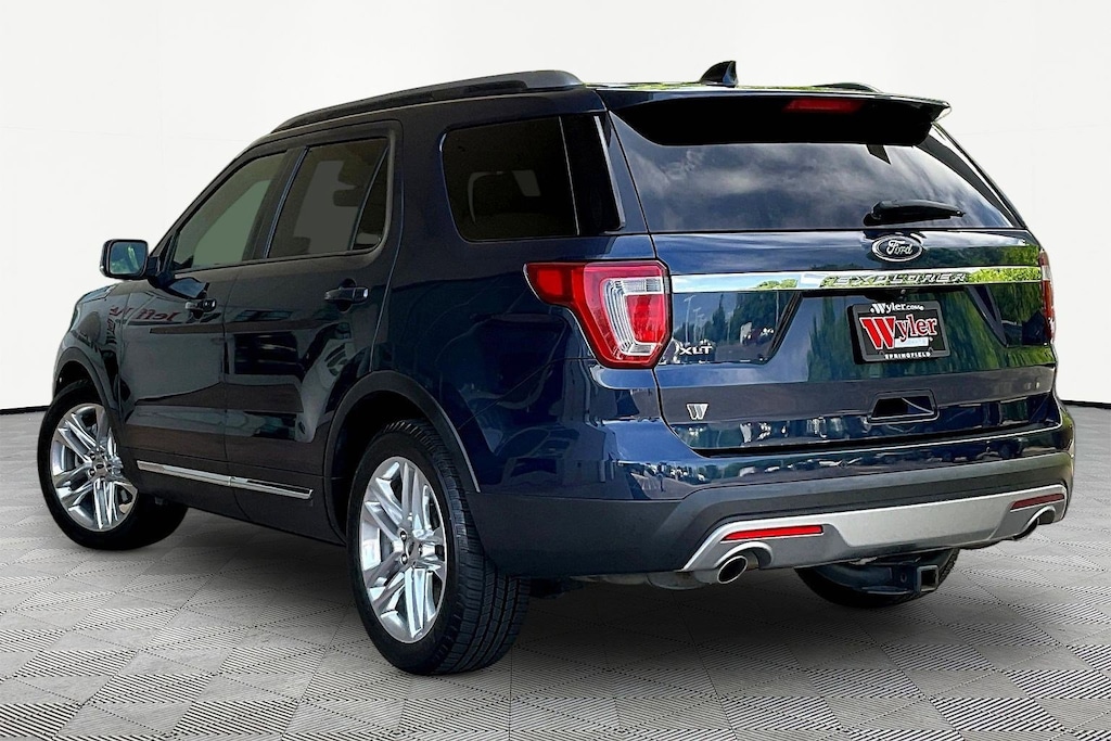 Used 2017 Ford Explorer XLT FWD SUV