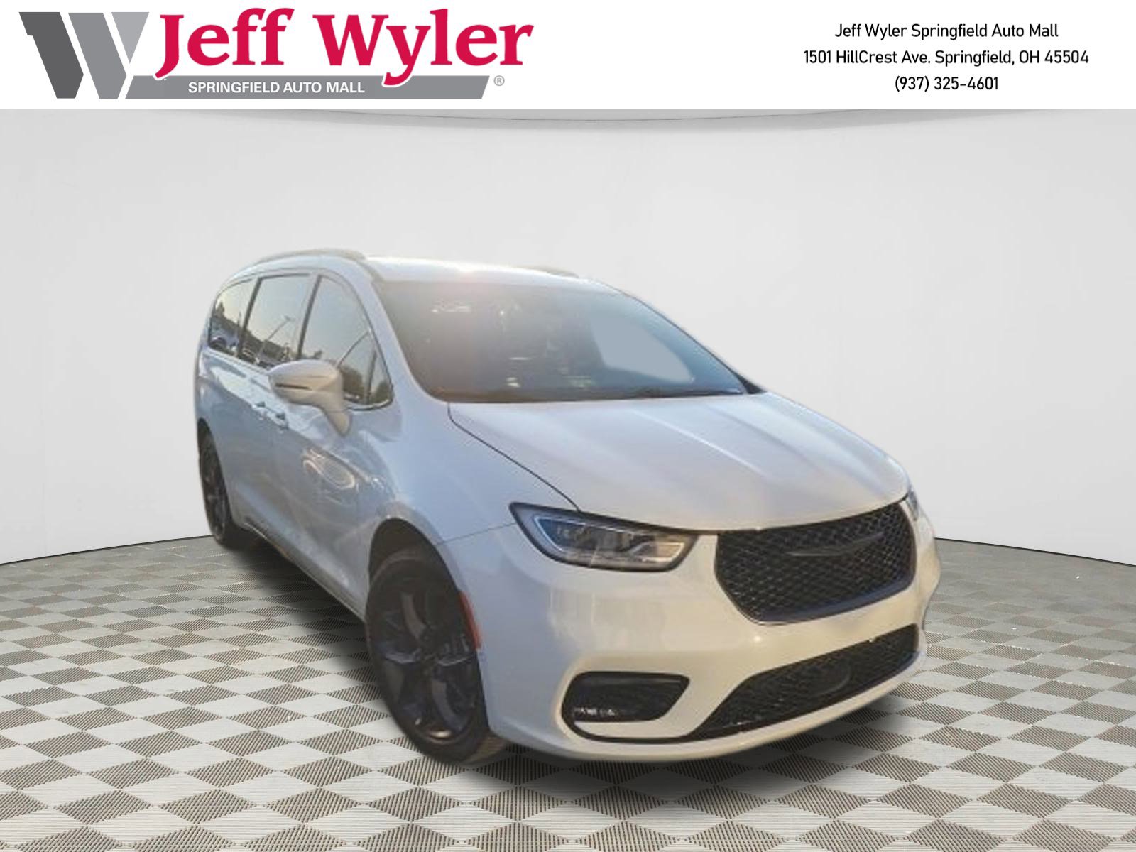 2021 Chrysler Pacifica Limited's photo