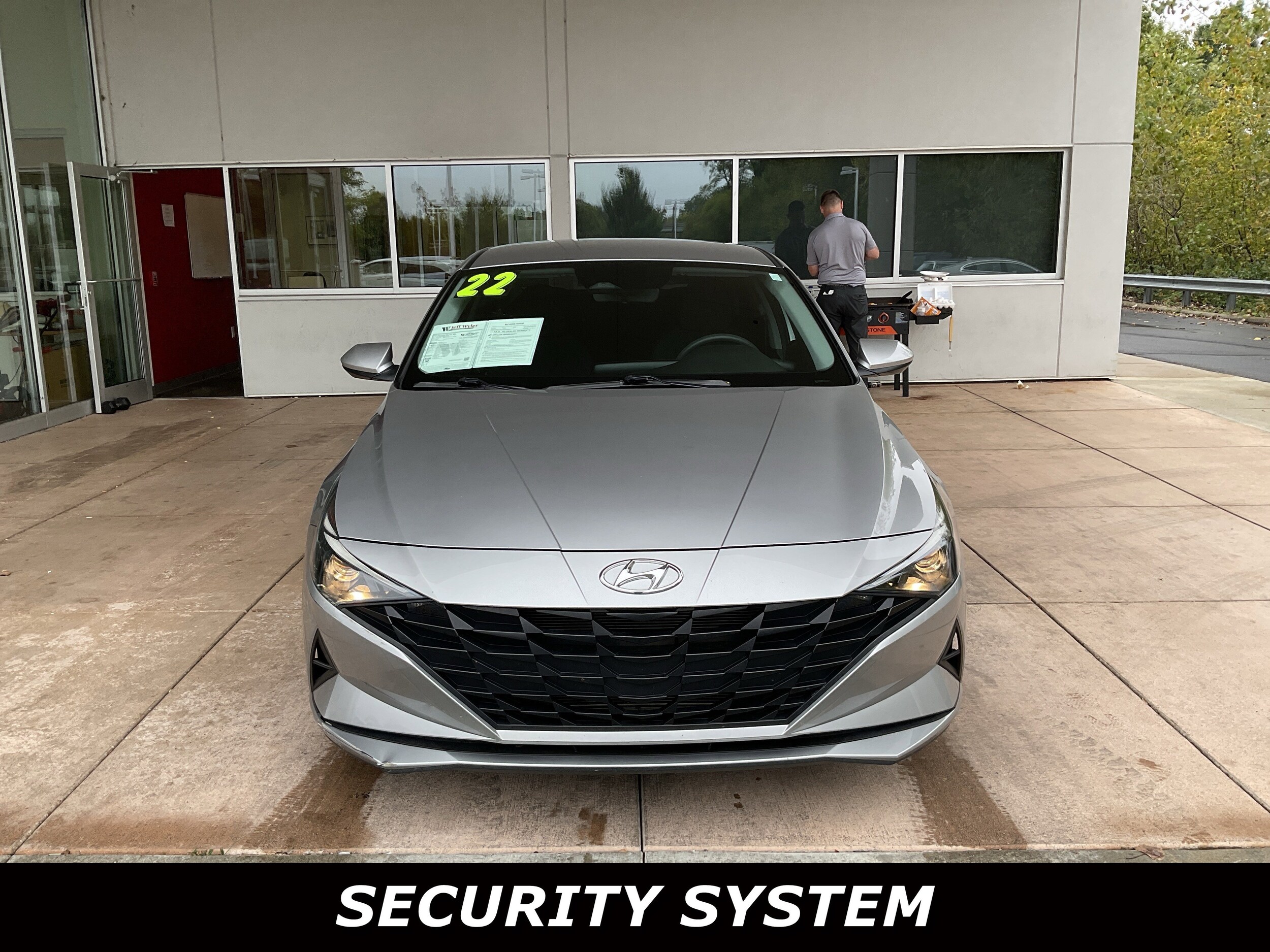 2022 Hyundai Elantra SEL photo 2