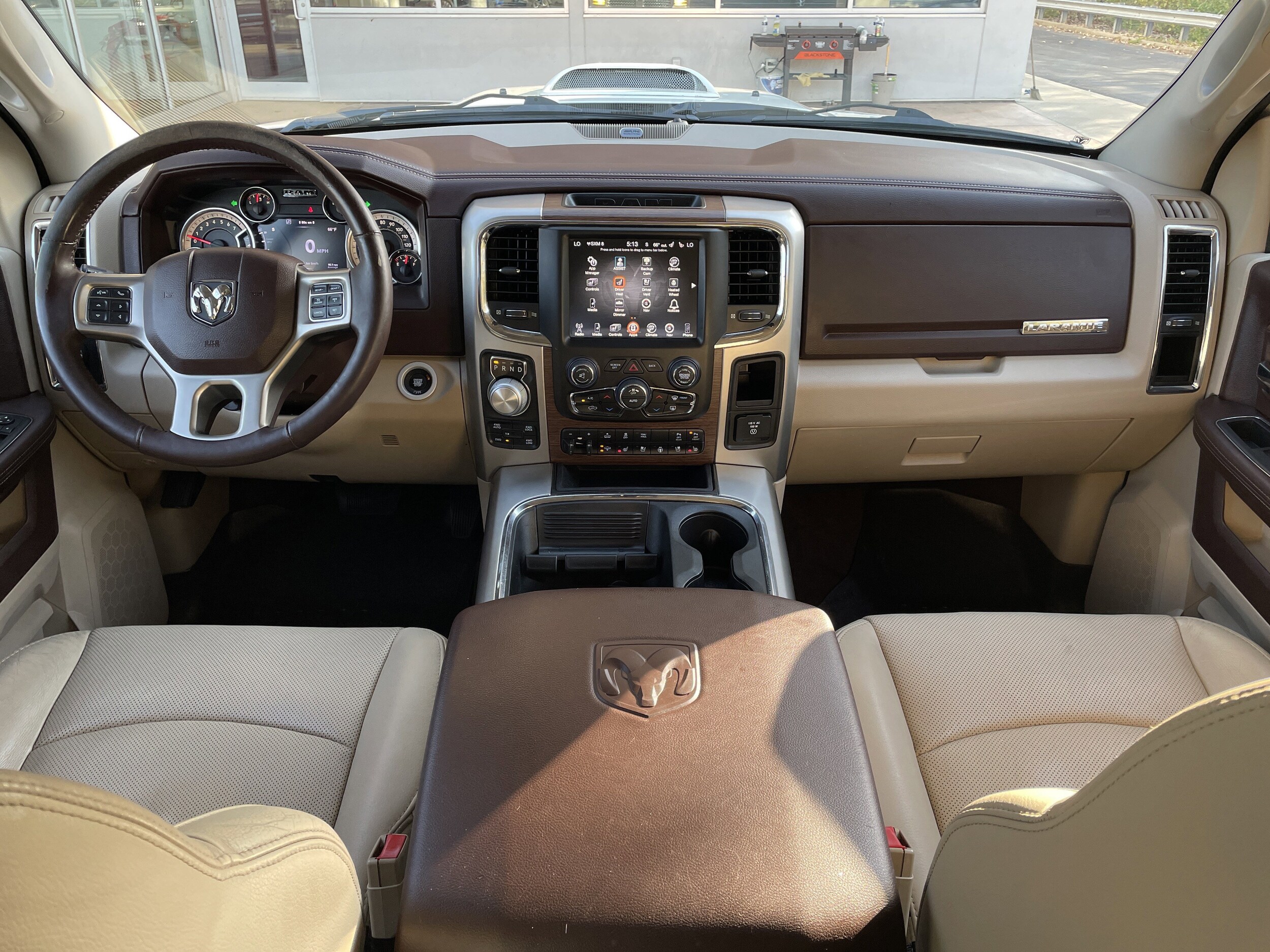 2017 Ram 1500 Laramie photo 3