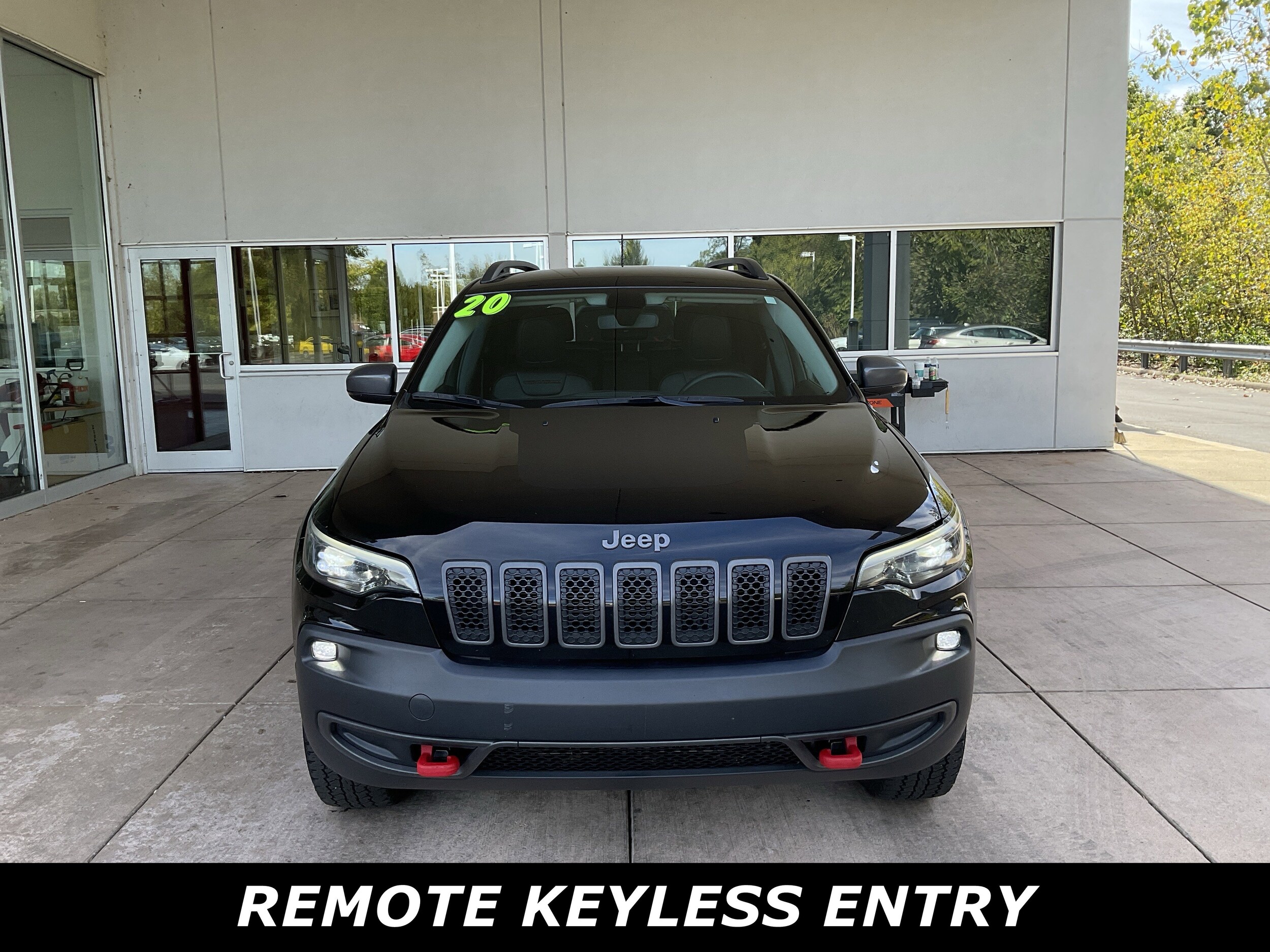 2020 Jeep Cherokee Trailhawk photo 2