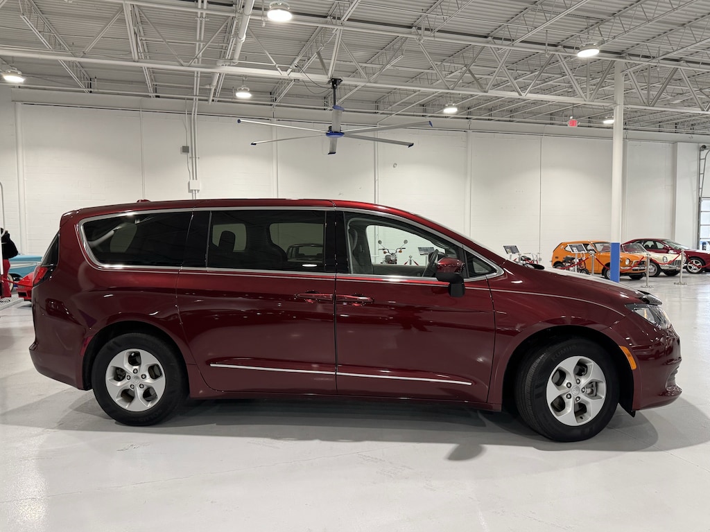 Used 2017 Chrysler Pacifica LX FWD Van