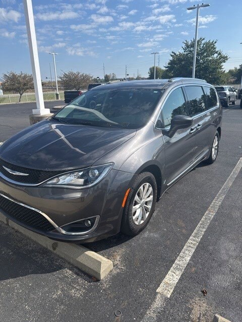 2018 Chrysler Pacifica Touring L photo 4