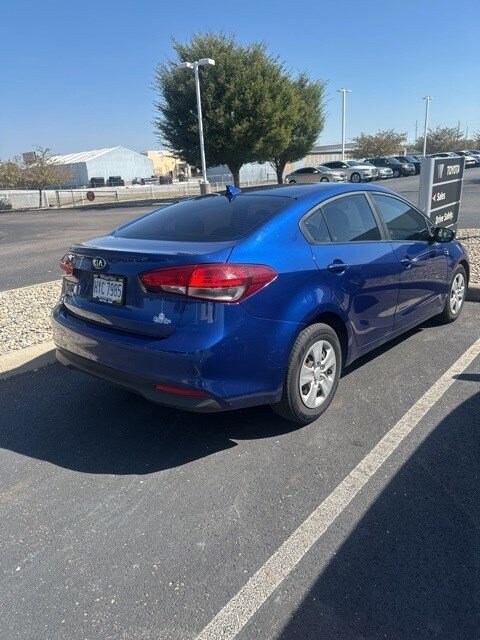 2017 Kia Forte LX Base photo 2