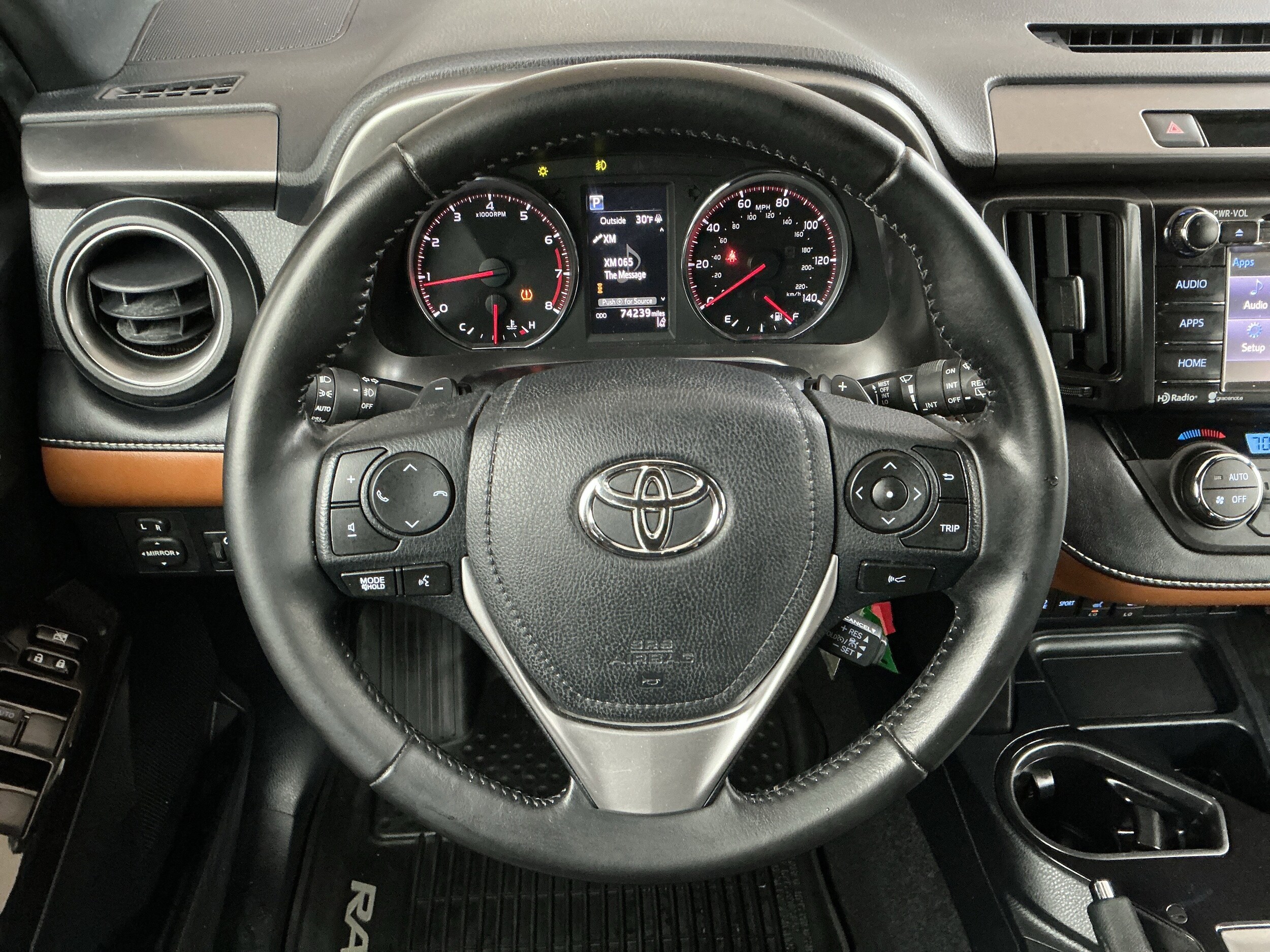 2018 Toyota RAV4 SE photo 3