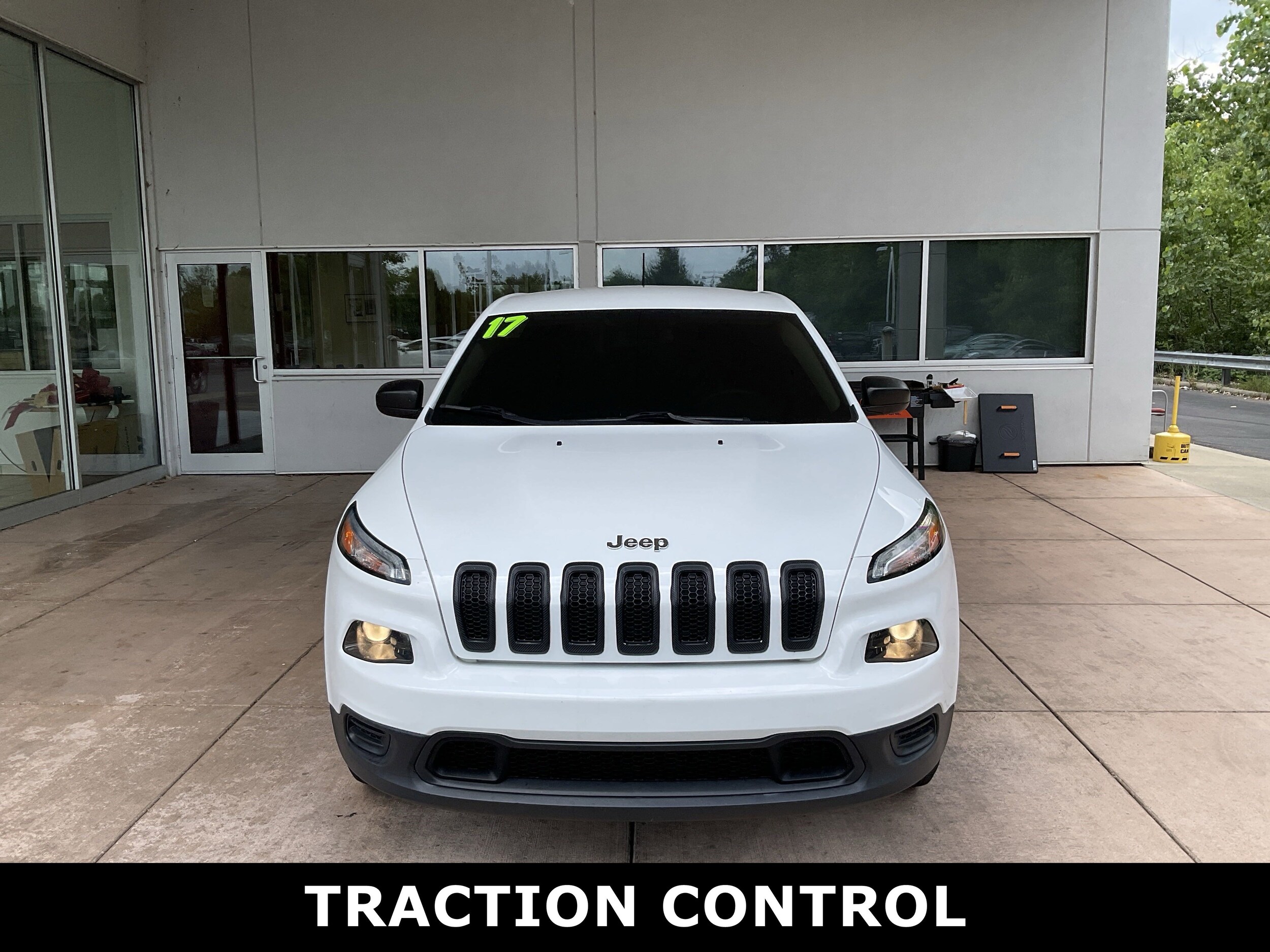 2017 Jeep Cherokee Sport photo 2