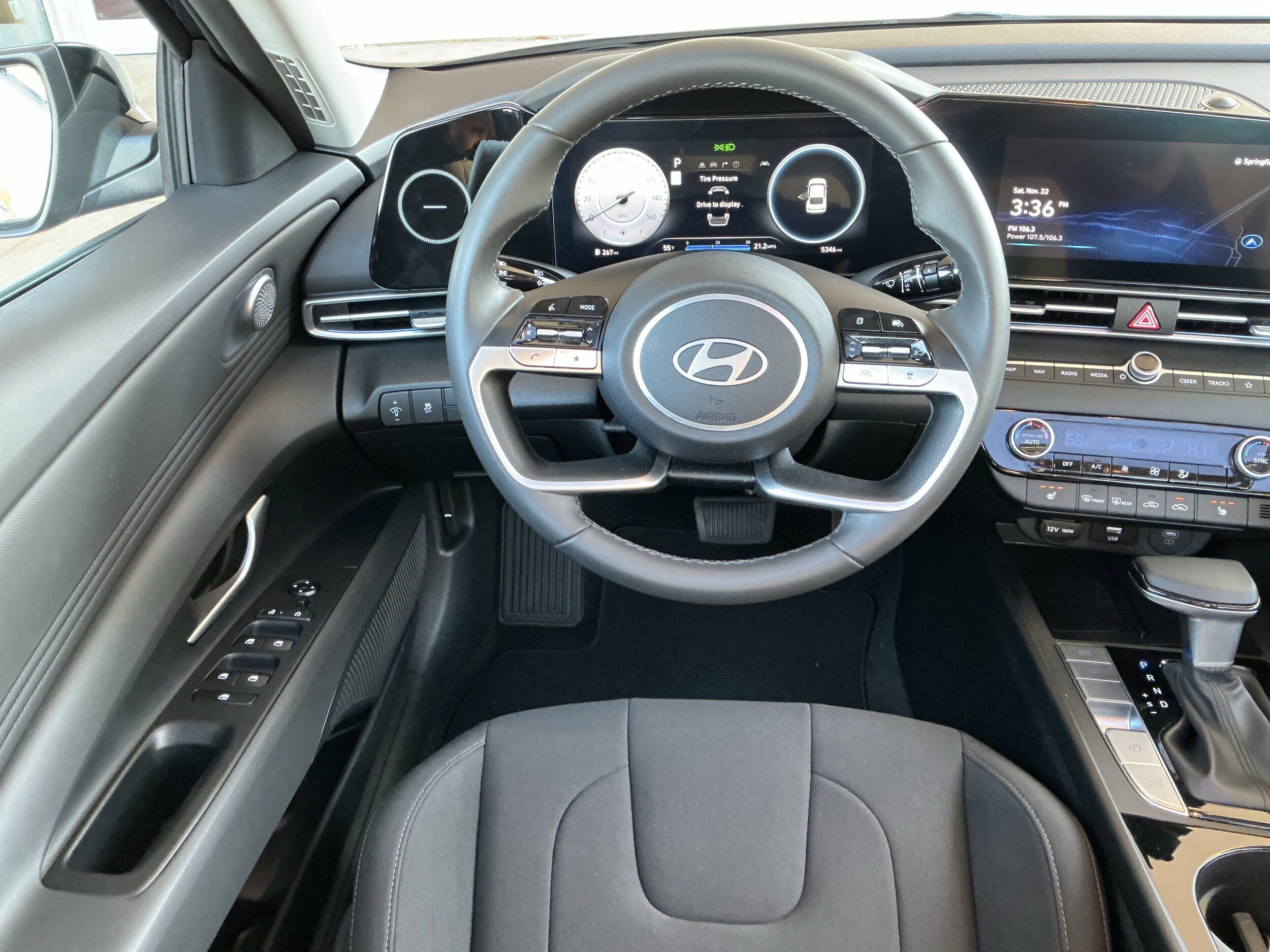 2025 Hyundai Elantra SEL Convenience photo 2