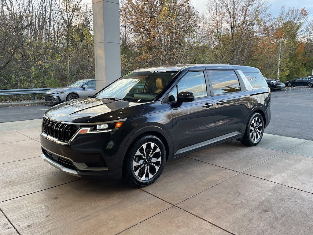 Used 2023 Kia Carnival EX FWD MPV