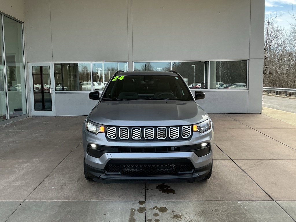 Used 2024 Jeep Compass Latitude 4x4 SUV