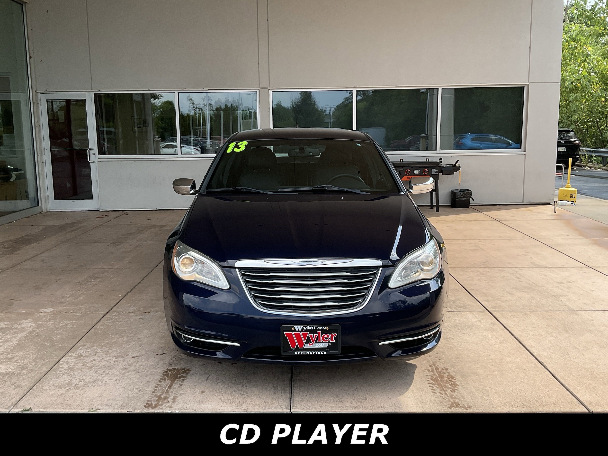 Used 2013 Chrysler 200 Limited with VIN 1C3CCBCG2DN555635 for sale in Springfield, OH