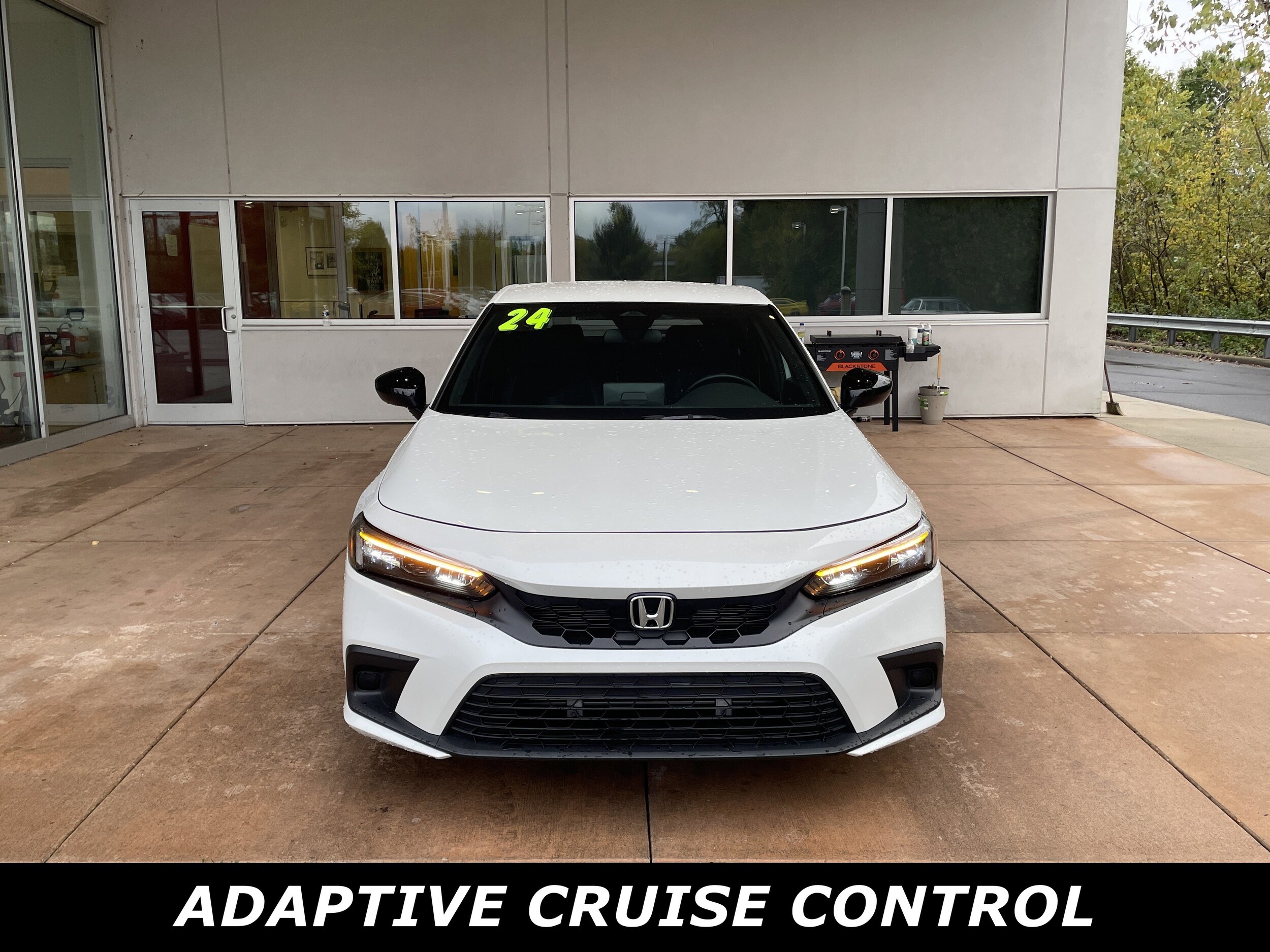 2024 Honda Civic Hatchback Sport photo 2
