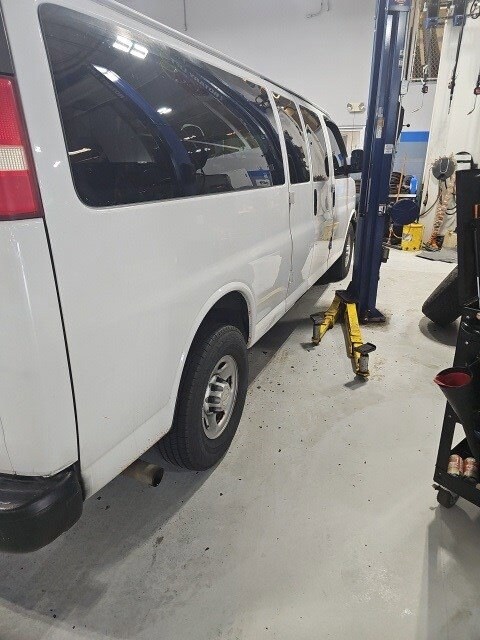 2014 Chevrolet Express Cargo 2500 Van photo 3