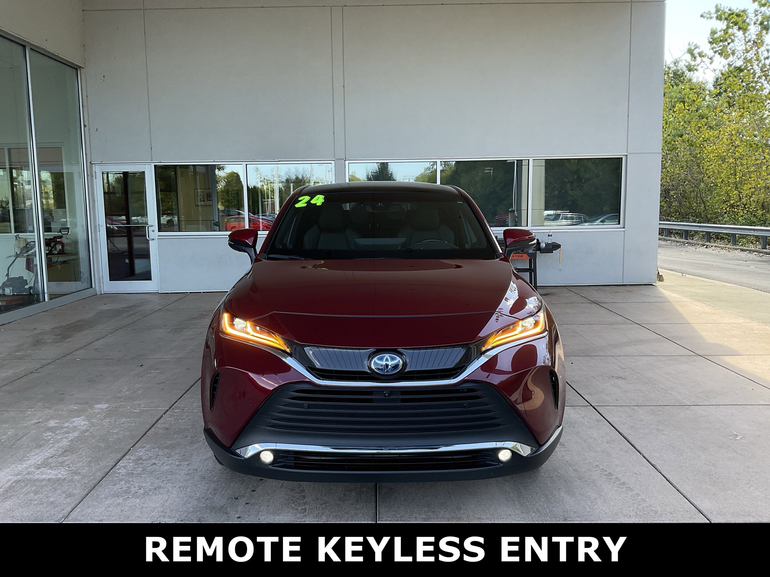 2024 Toyota Venza photo 2
