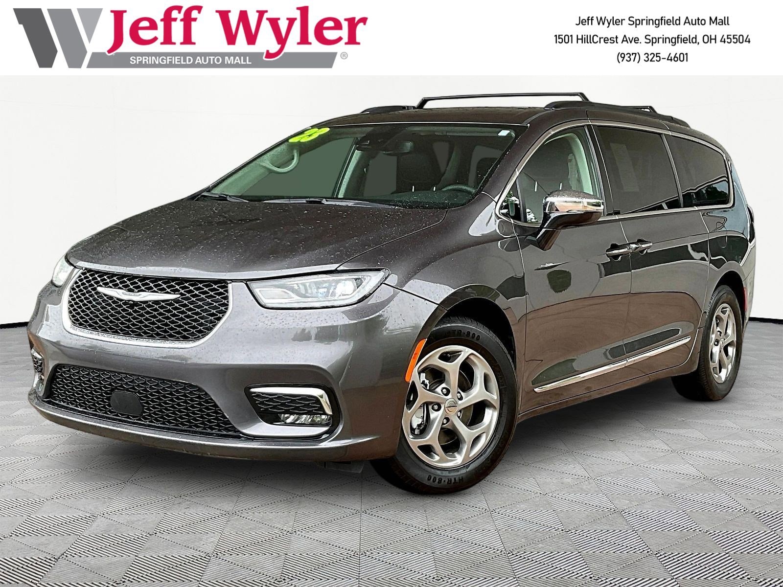 2023 Chrysler Pacifica Limited's photo