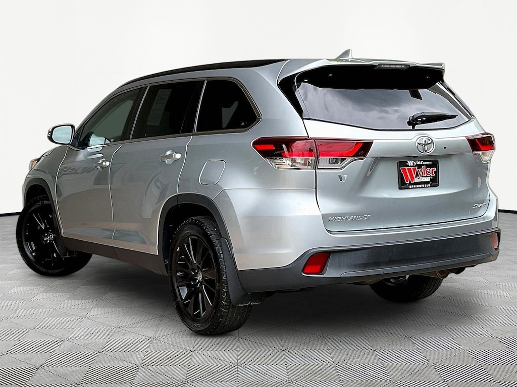 Used 2019 Toyota Highlander SE V6 AWD SUV