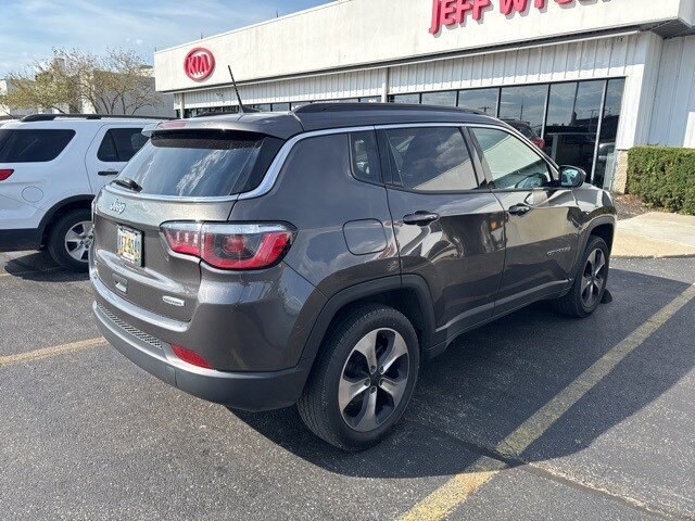 2018 Jeep Compass Latitude photo 3