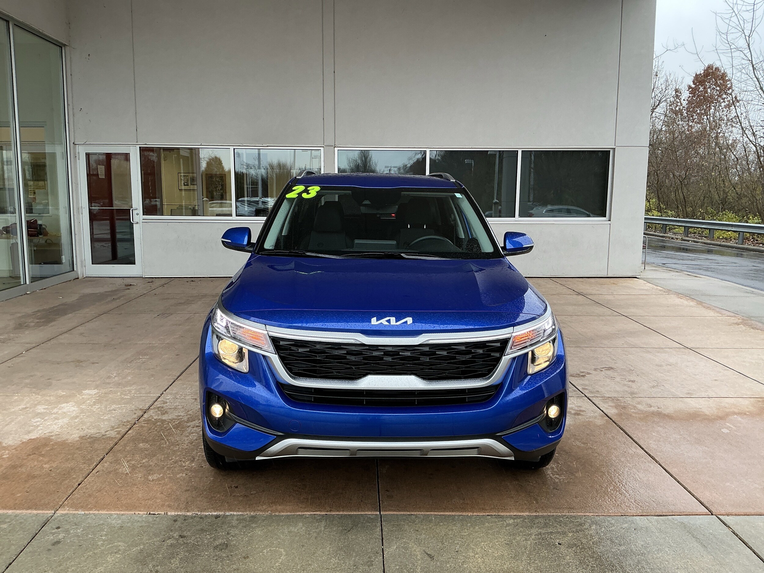 2023 Kia Seltos S photo 2