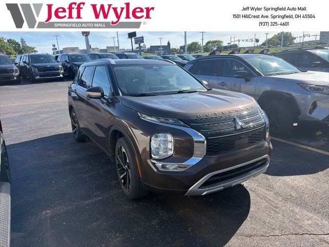 2023 Mitsubishi Outlander SEL 2WD's photo