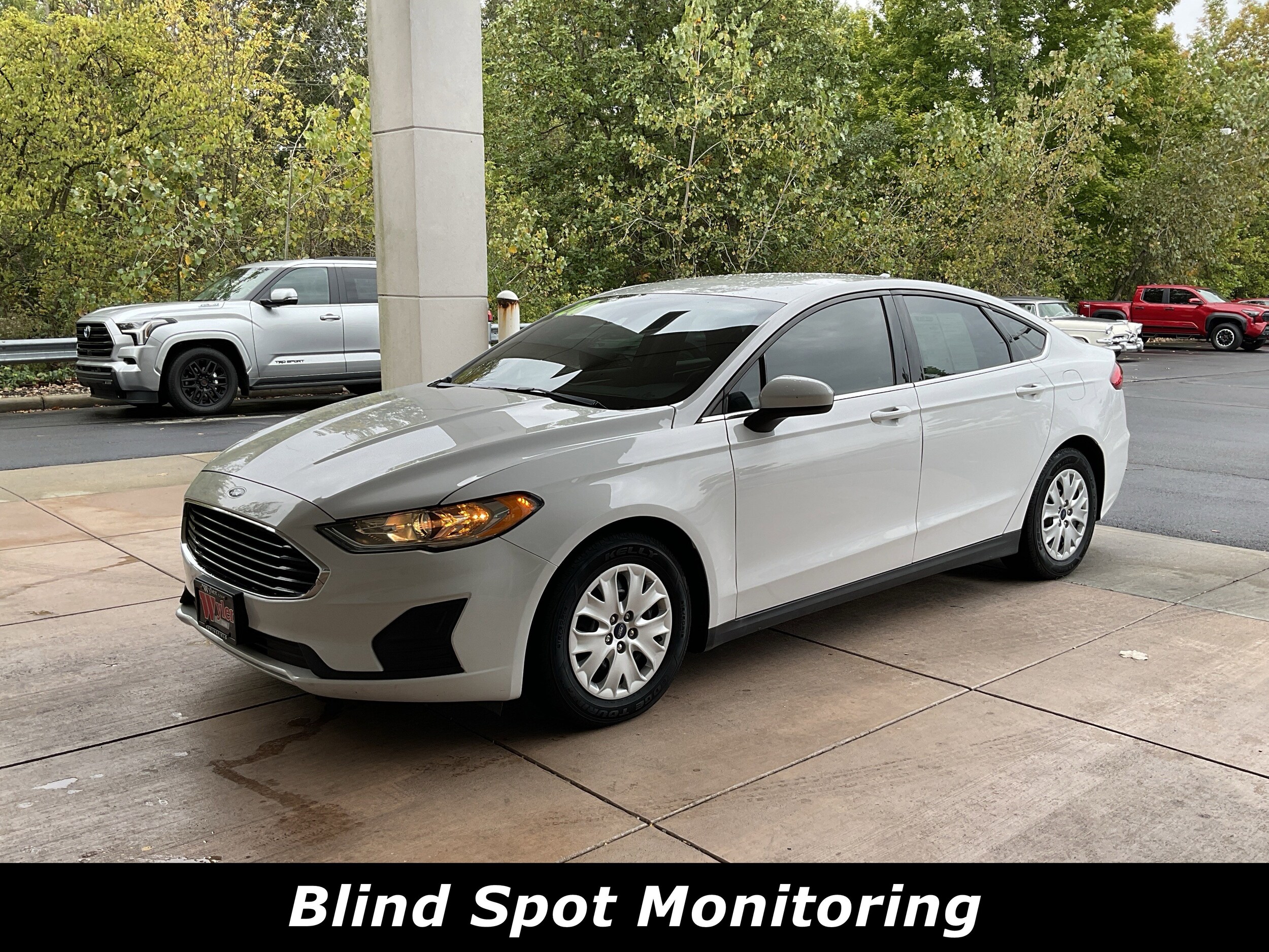 2020 Ford Fusion S photo 3
