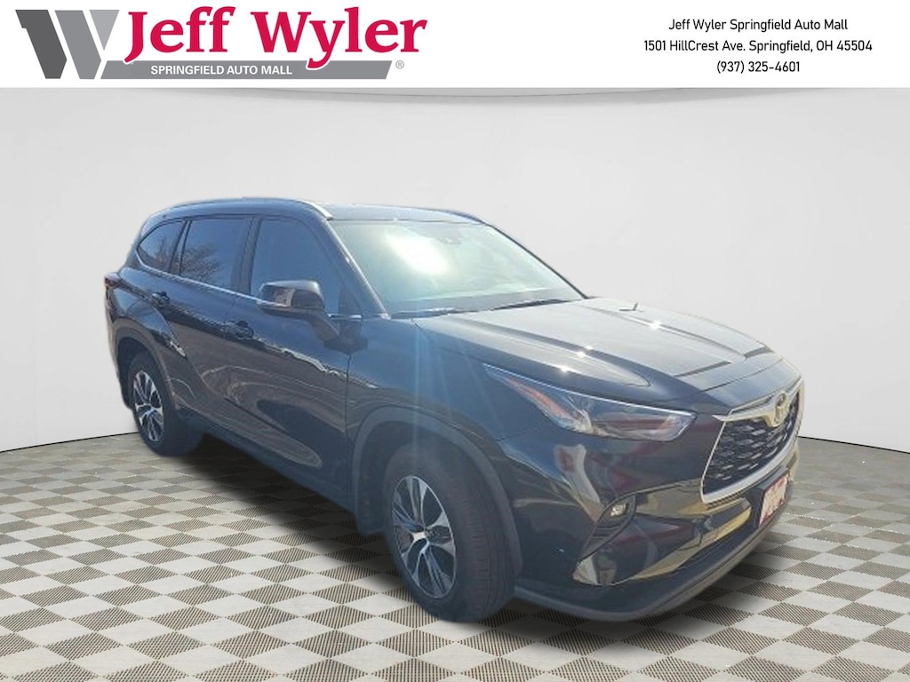 Used 2025 Toyota Highlander XLE AWD SUV