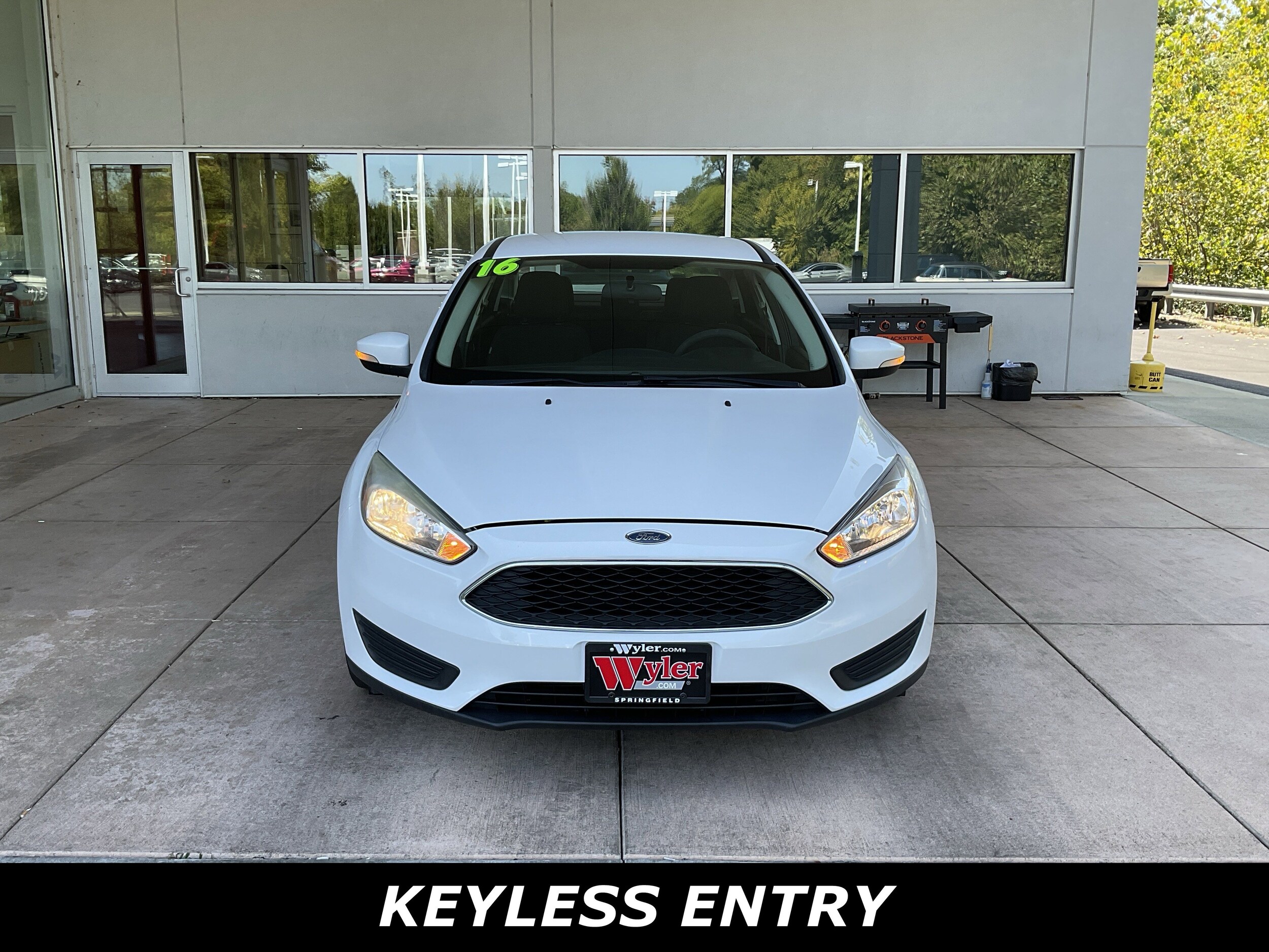 2016 Ford Focus SE photo 2