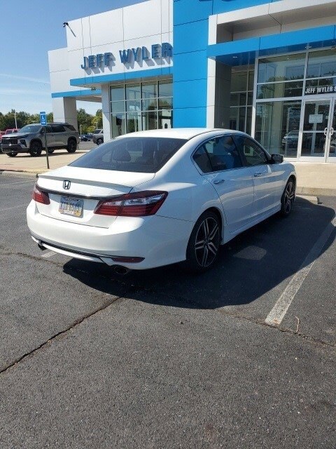 2017 Honda Accord Sport SE photo 2