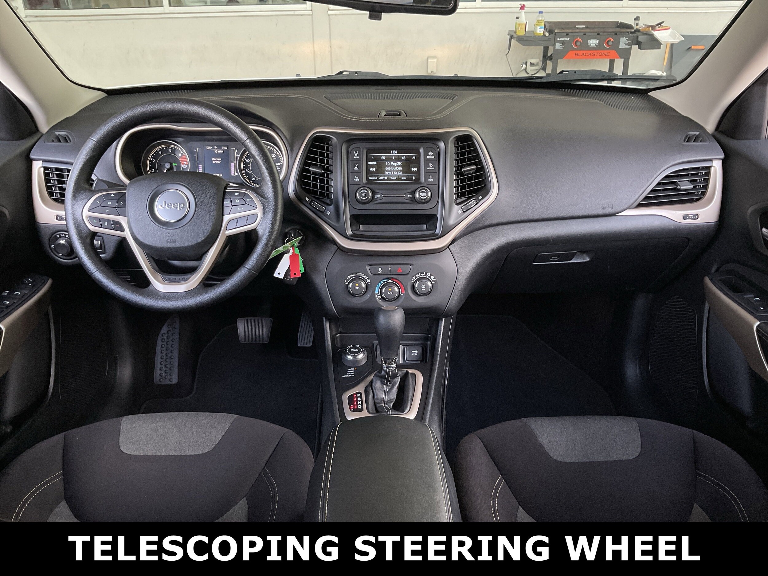 2017 Jeep Cherokee Sport photo 4