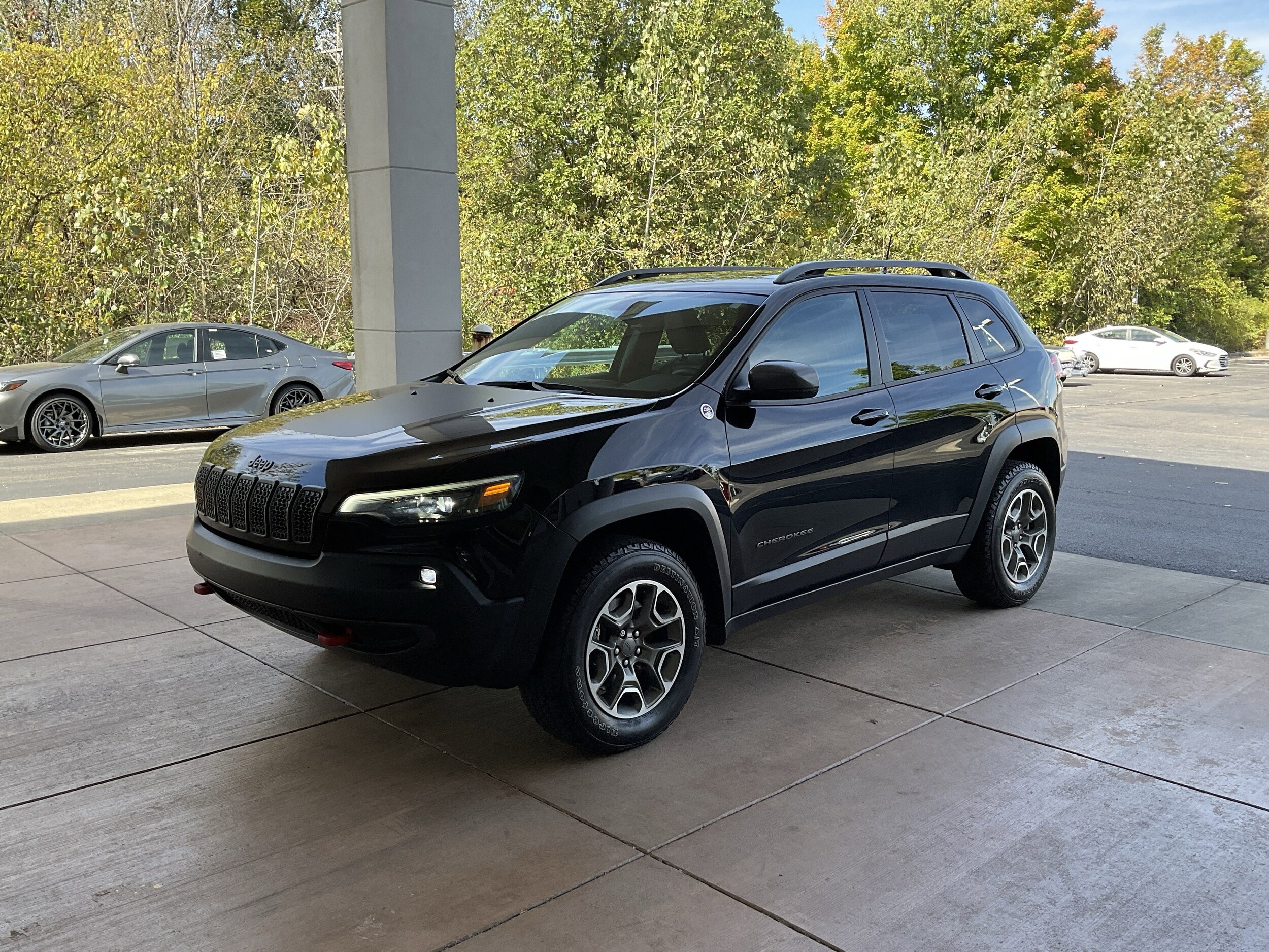 2020 Jeep Cherokee Trailhawk photo 2