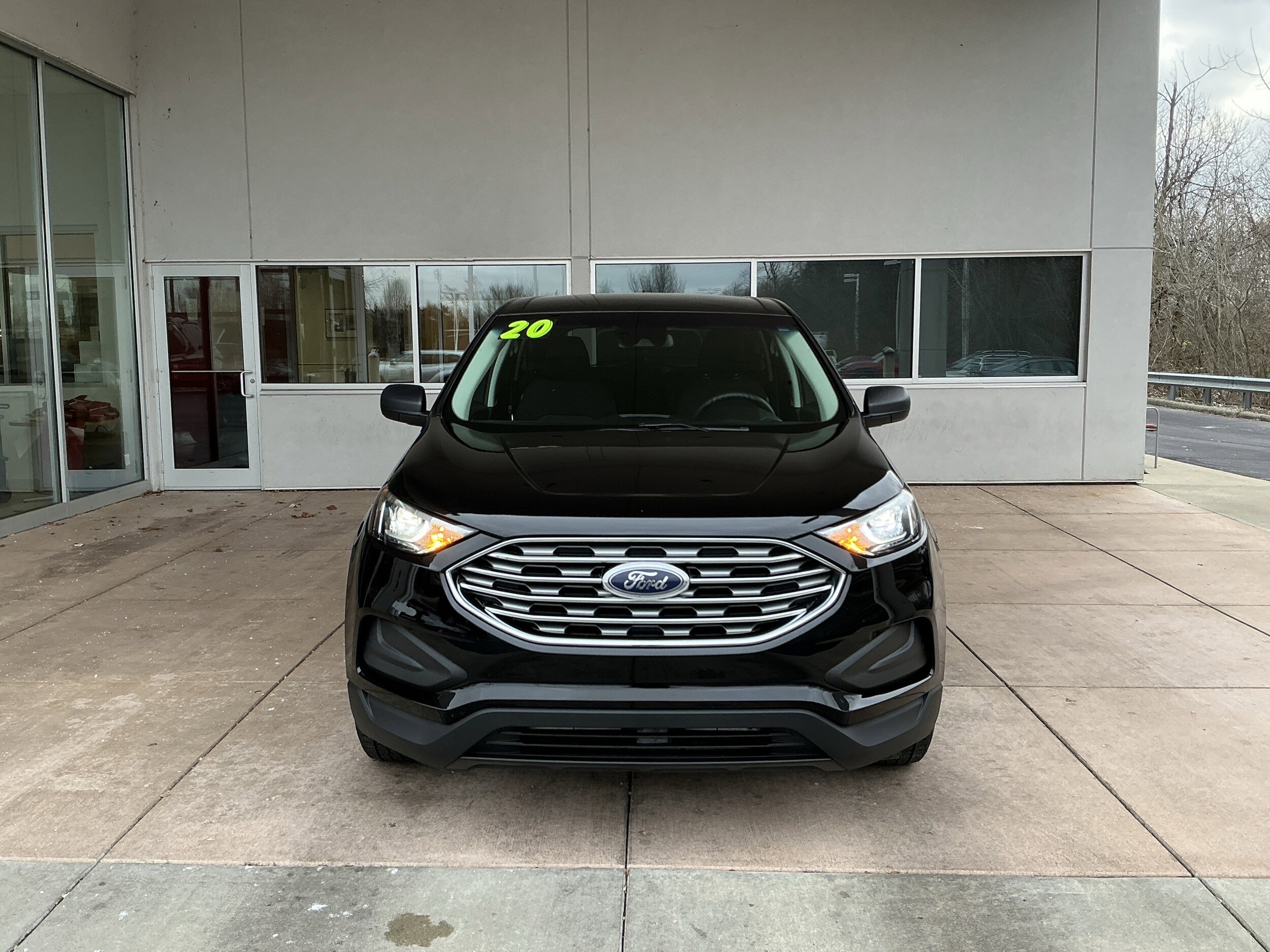 2020 Ford Edge SE photo 2