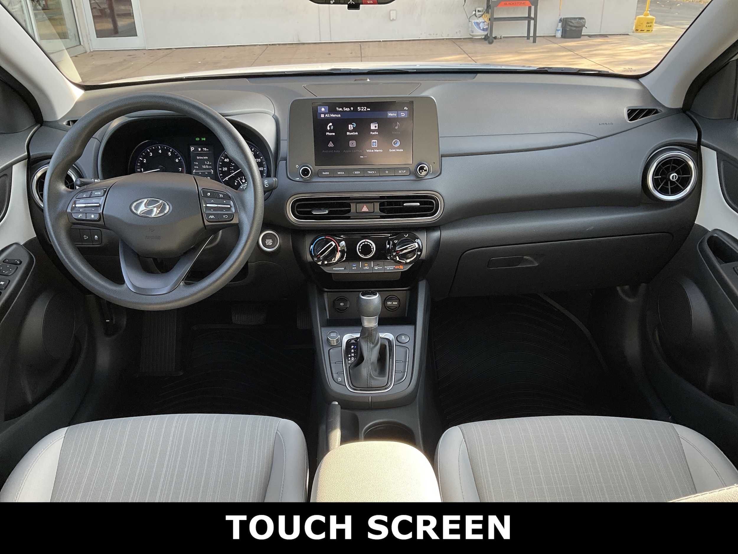 2023 Hyundai Kona SEL photo 3
