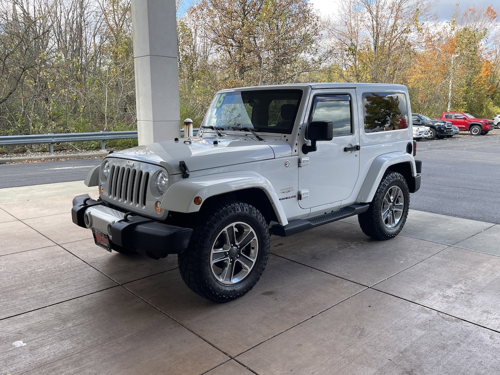 Used 2015 Jeep Wrangler 4WD 2dr Sahara SUV