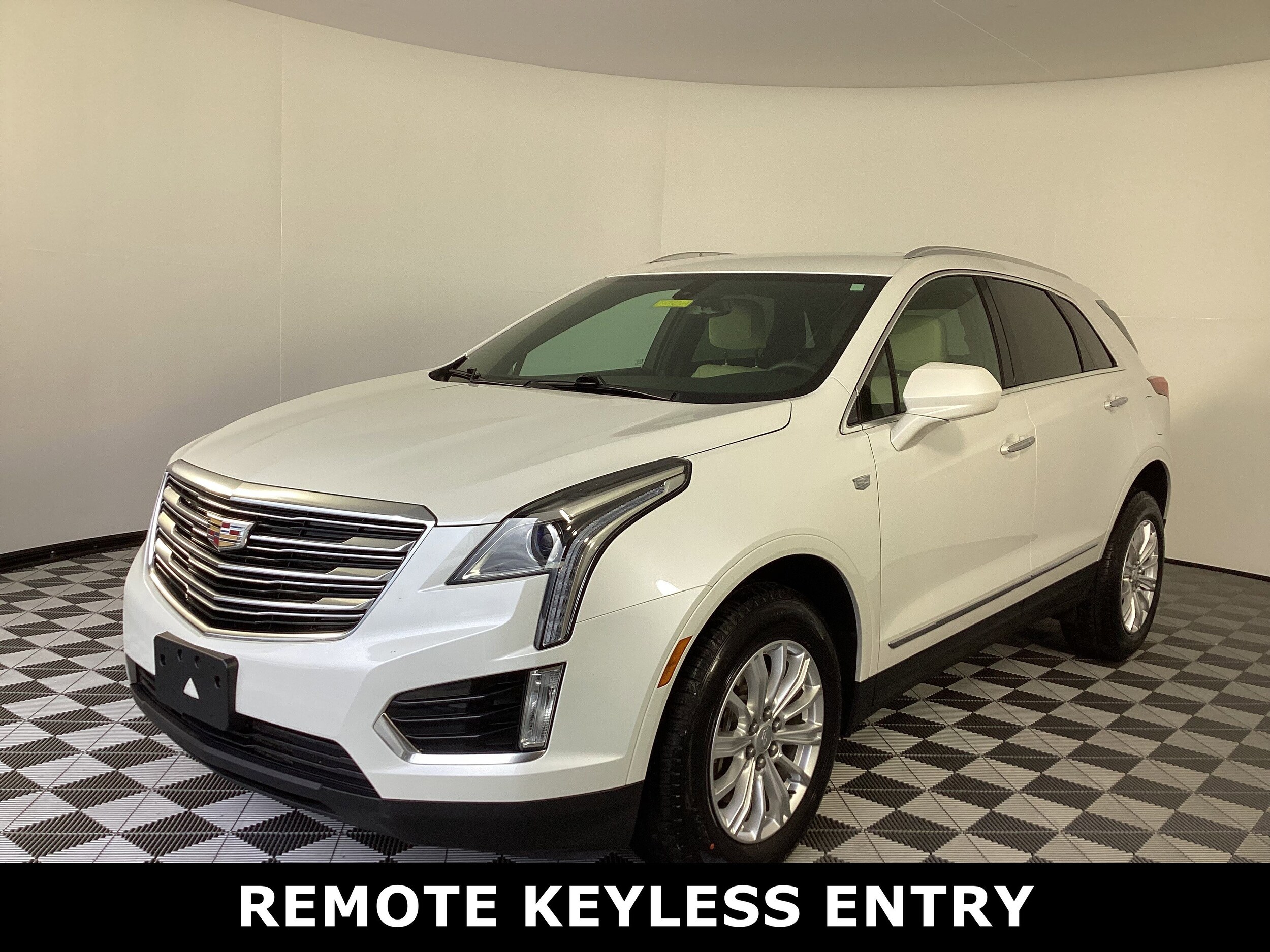 2019 Cadillac XT5 Base photo 2