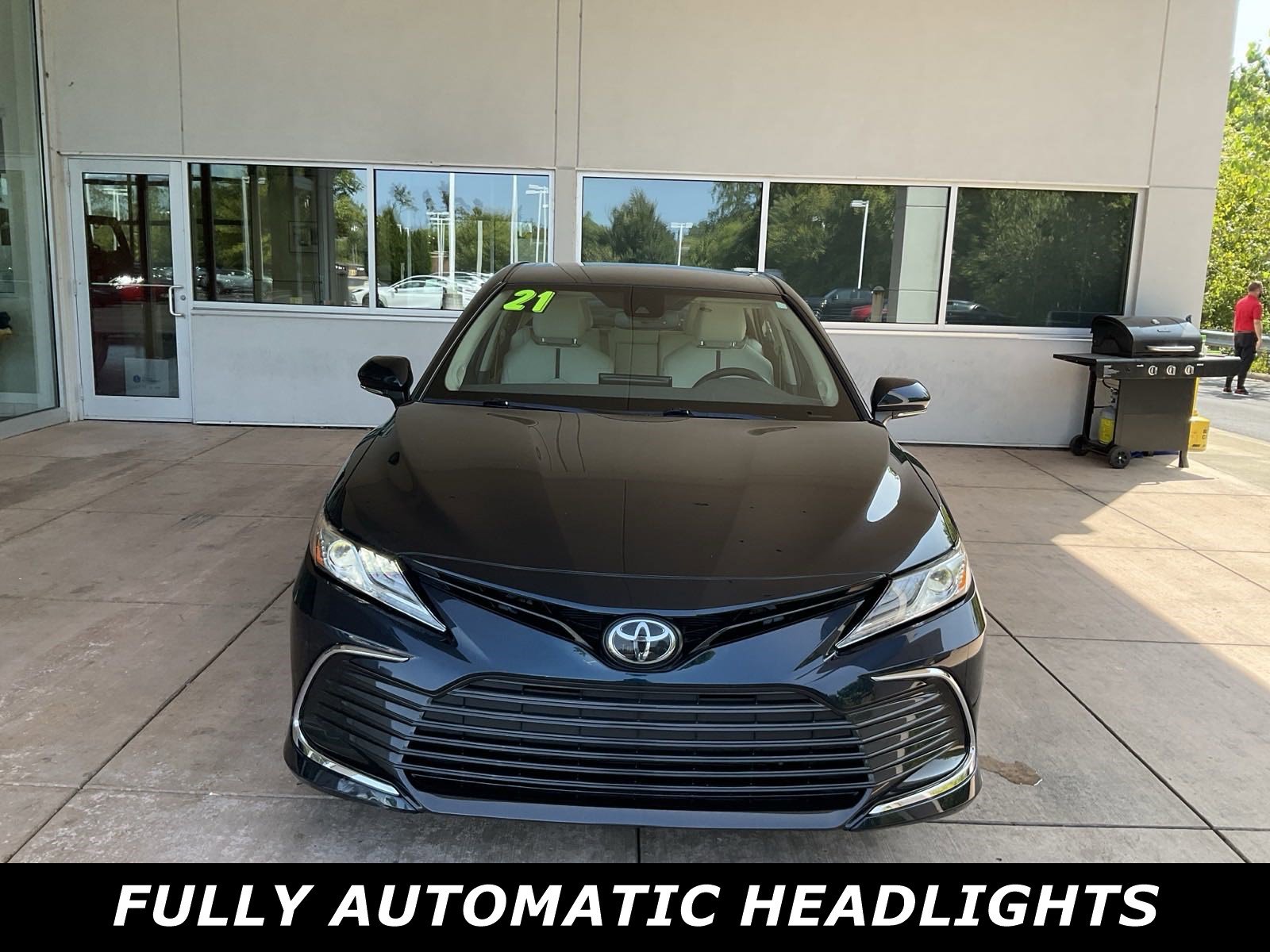 Used 2021 Toyota Camry XLE with VIN 4T1F11BK6MU029136 for sale in Springfield, OH