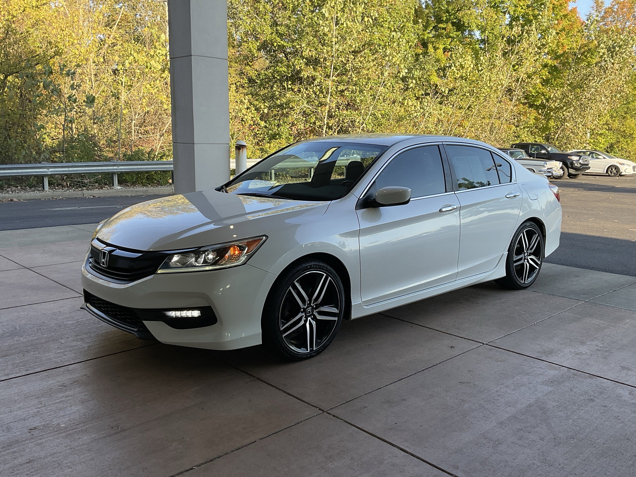 2017 Honda Accord Sport SE photo 2