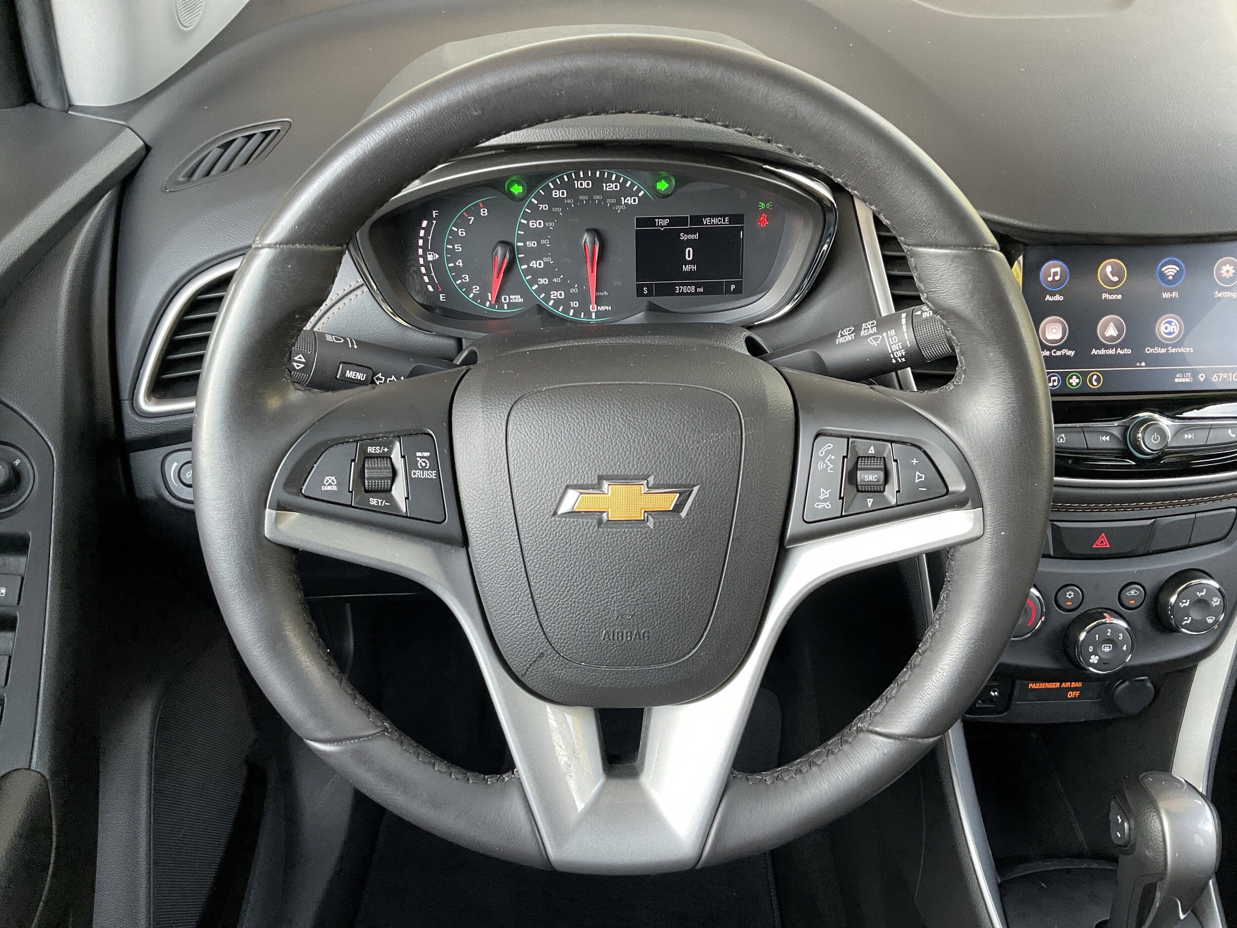 2022 Chevrolet Trax LT photo 2