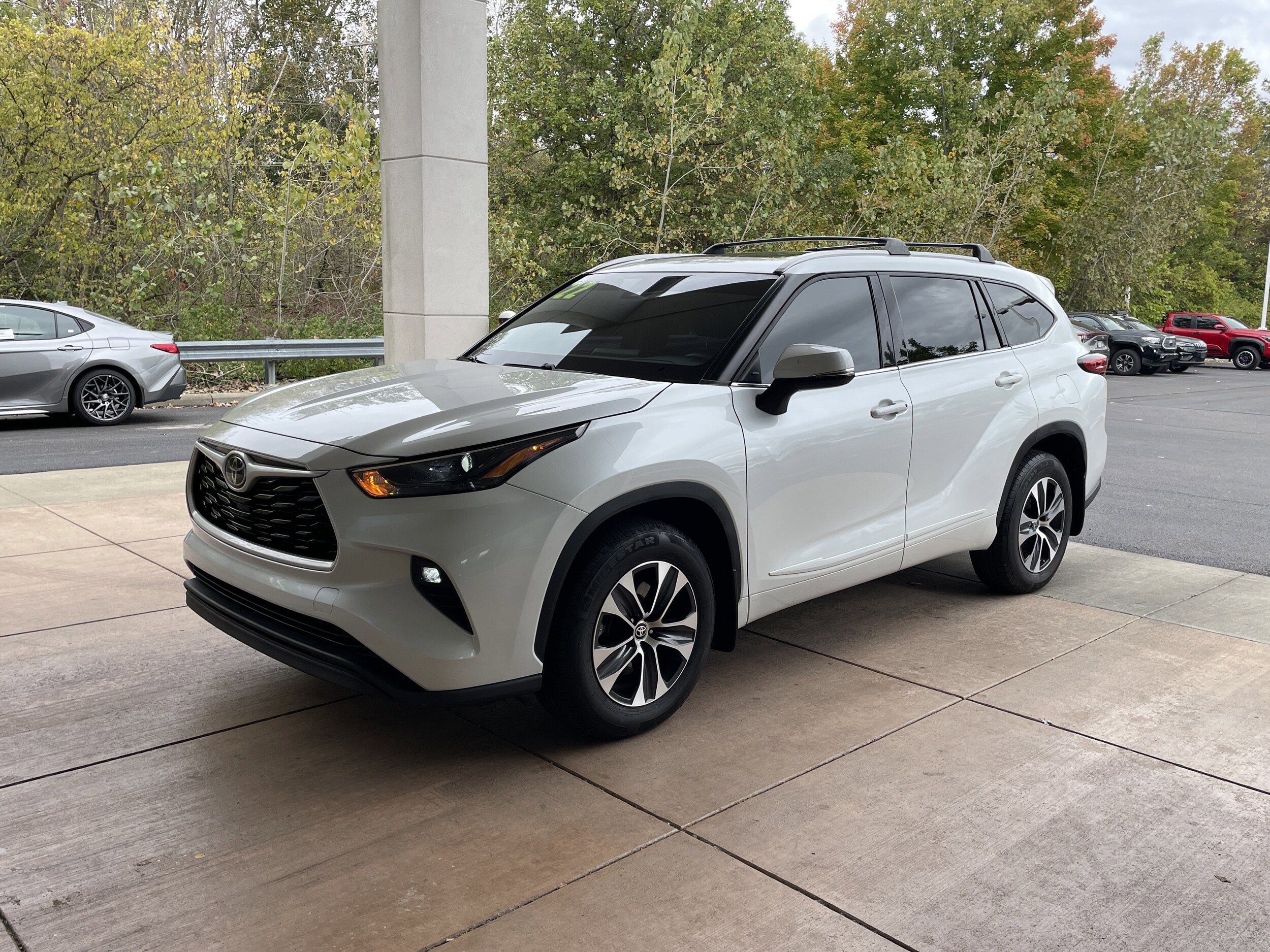 2022 Toyota Highlander XLE photo 3
