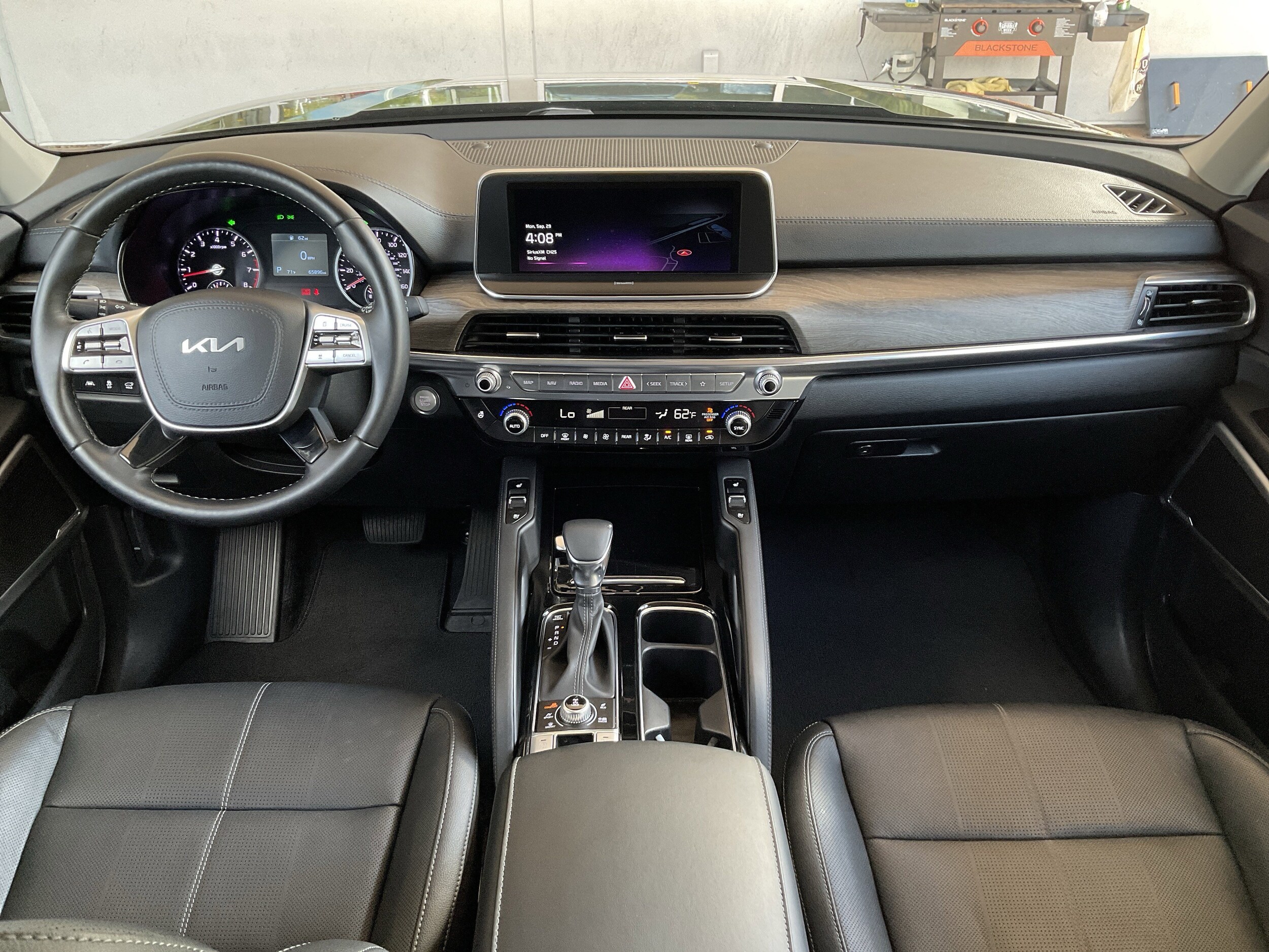 2022 Kia Telluride EX photo 2